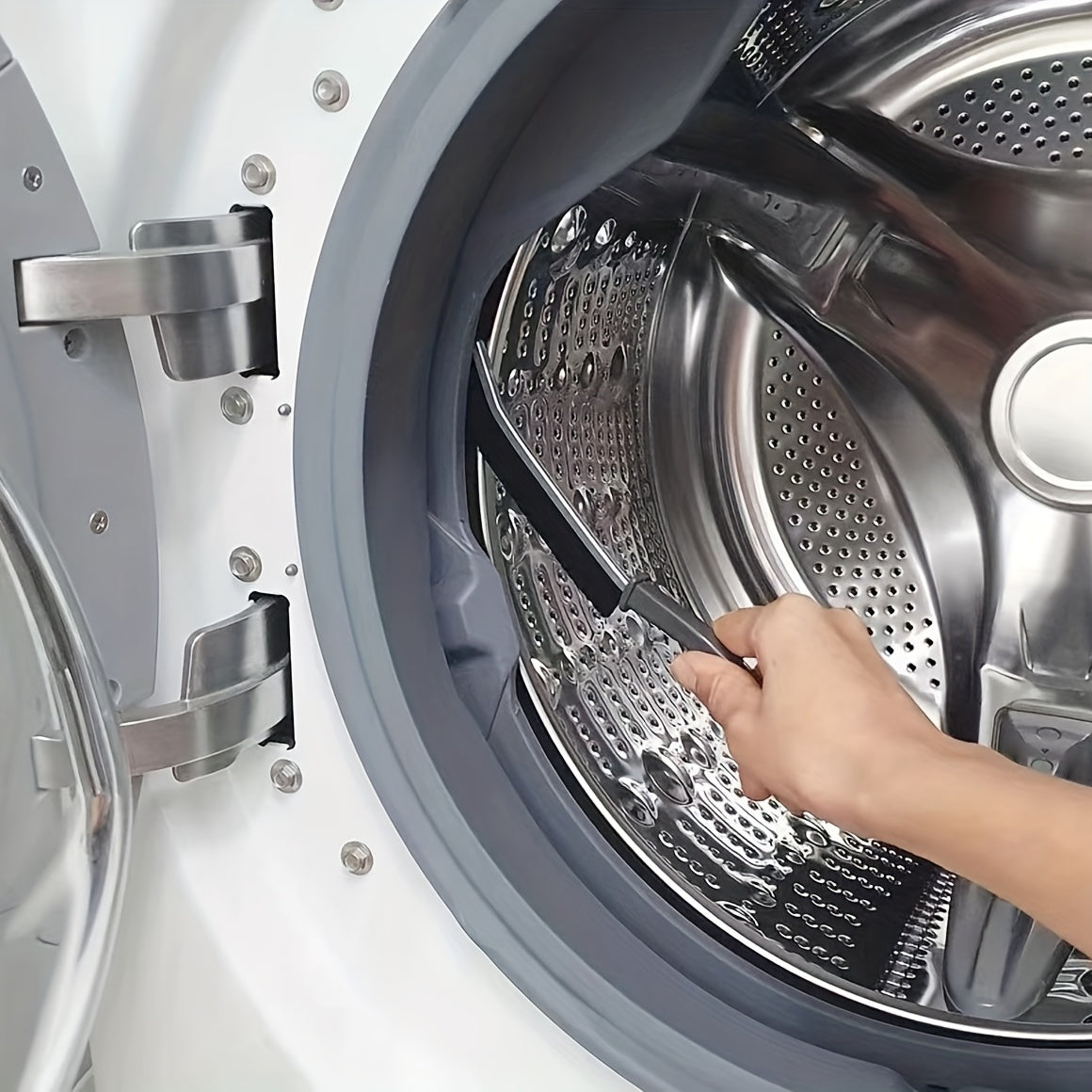 Многофункциональный инструмент для уборки дома: 1 шт. щетка с жесткой щетиной для чистки щелей в ванной, углов туалетной и кухонной плитки, а также оконных швов.