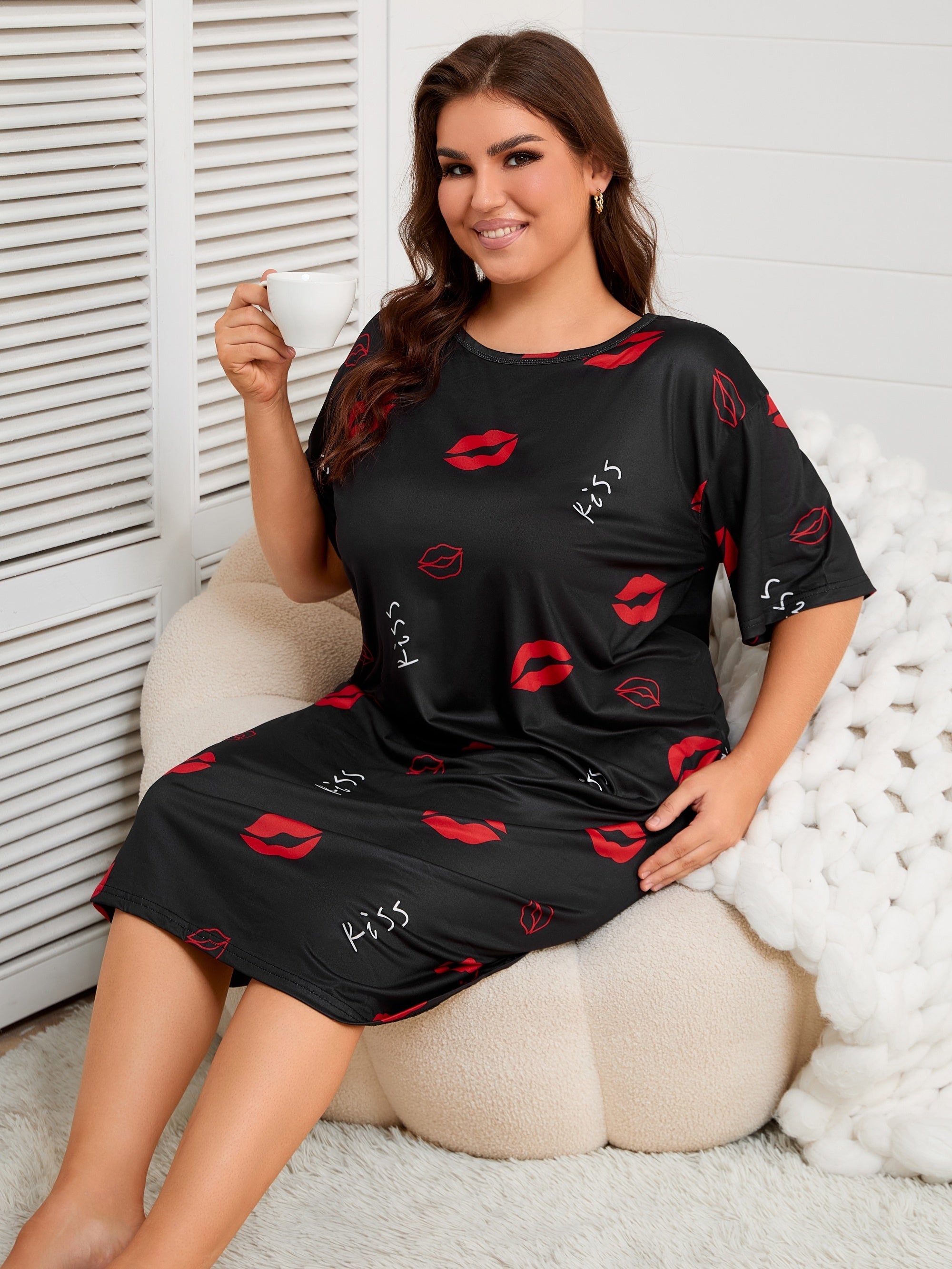 Plus Size Knit Night Dress with Lip Print Casual Lounge Sleepwear