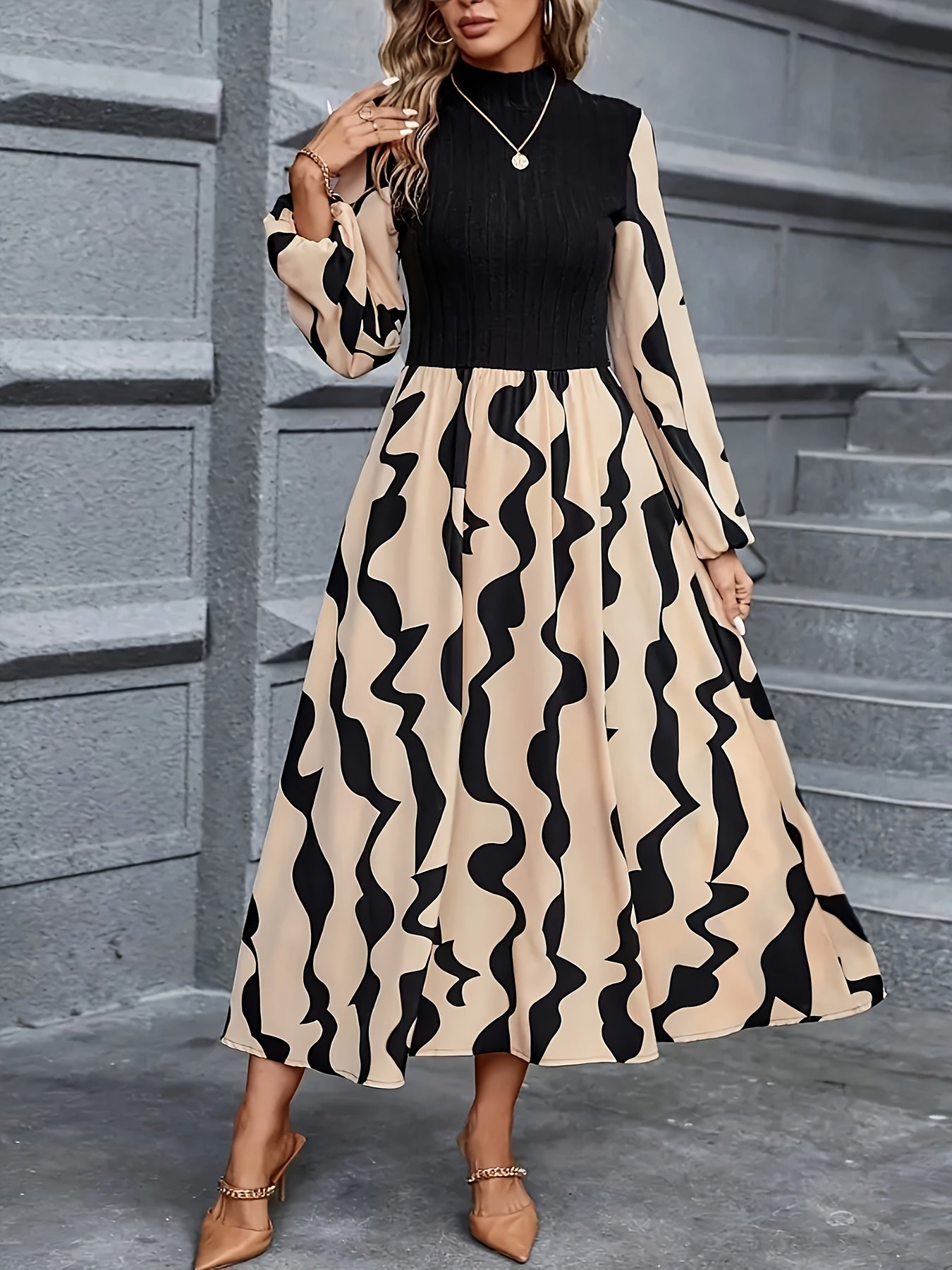 Ayollar uchun ribbed bosma A-line ko'ylak, kontrast rang tafsilotlari bilan, dumaloq bo'yin, kattalar uchun ta'til uslubi, Kuz/Qish kolleksiyasidan.