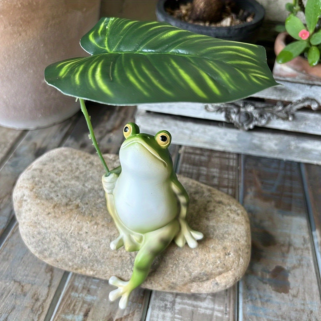 Resin Frog Garden Statue with Leaf Umbrella for Ponds and Home Decor