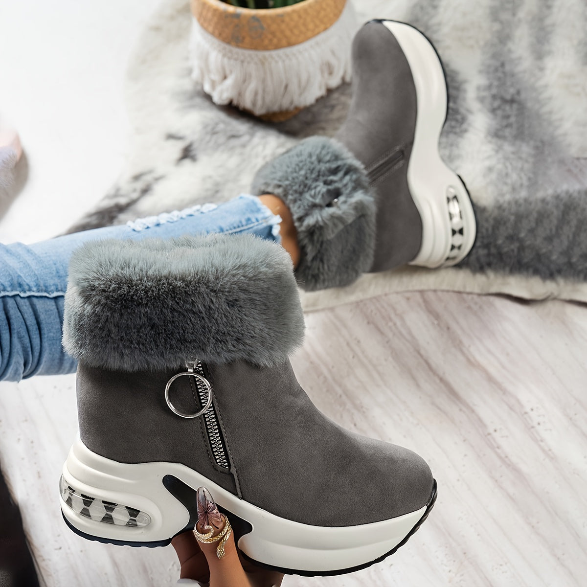Women's Winter Plush-Lined Platform Ankle Boots with Thick Sole