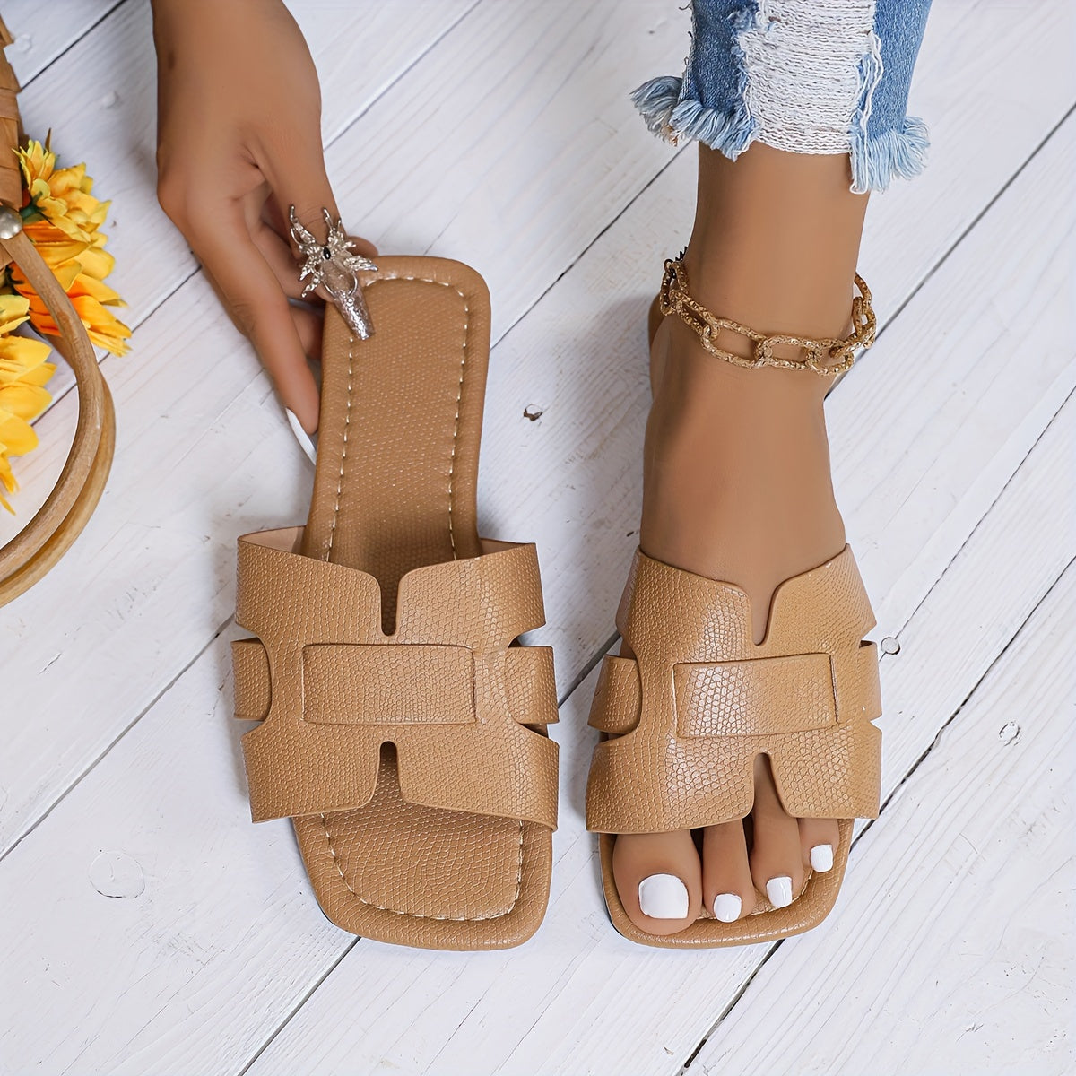 Women's Solid Color Flat Slides for Casual Wear with Square Toe