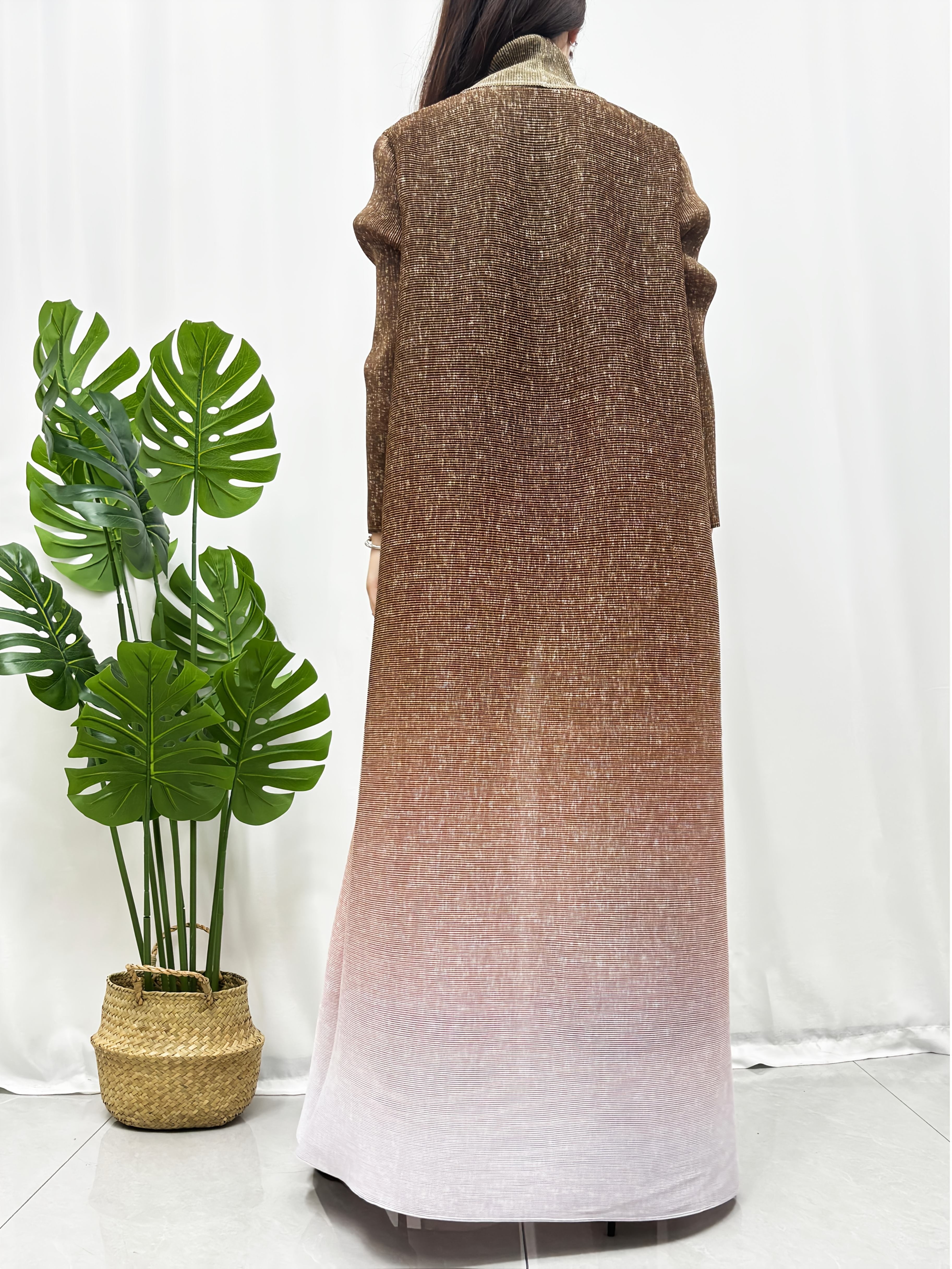 Abrigo largo de mujer con degradado, alta elasticidad y abertura frontal