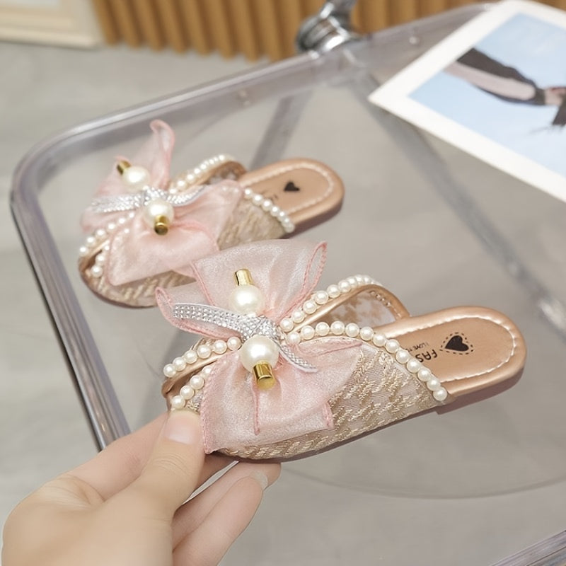 Qizlar uchun zamonaviy kamon tugmachali marvaridli ochiq barmoqli uy poyabzallari, yengil va havo o'tkazuvchi, ichki kiyish uchun.