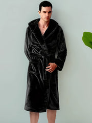 1 dona erkaklar uchun tasodifiy uzun yengli kapyushonli robe, cho'ziluvchan, cho'ziluvchan va barcha mavsumlar uchun mos bo'lgan oddiy rangli polyester to'qima bilan tayyorlangan, cho'ntaklari bilan.