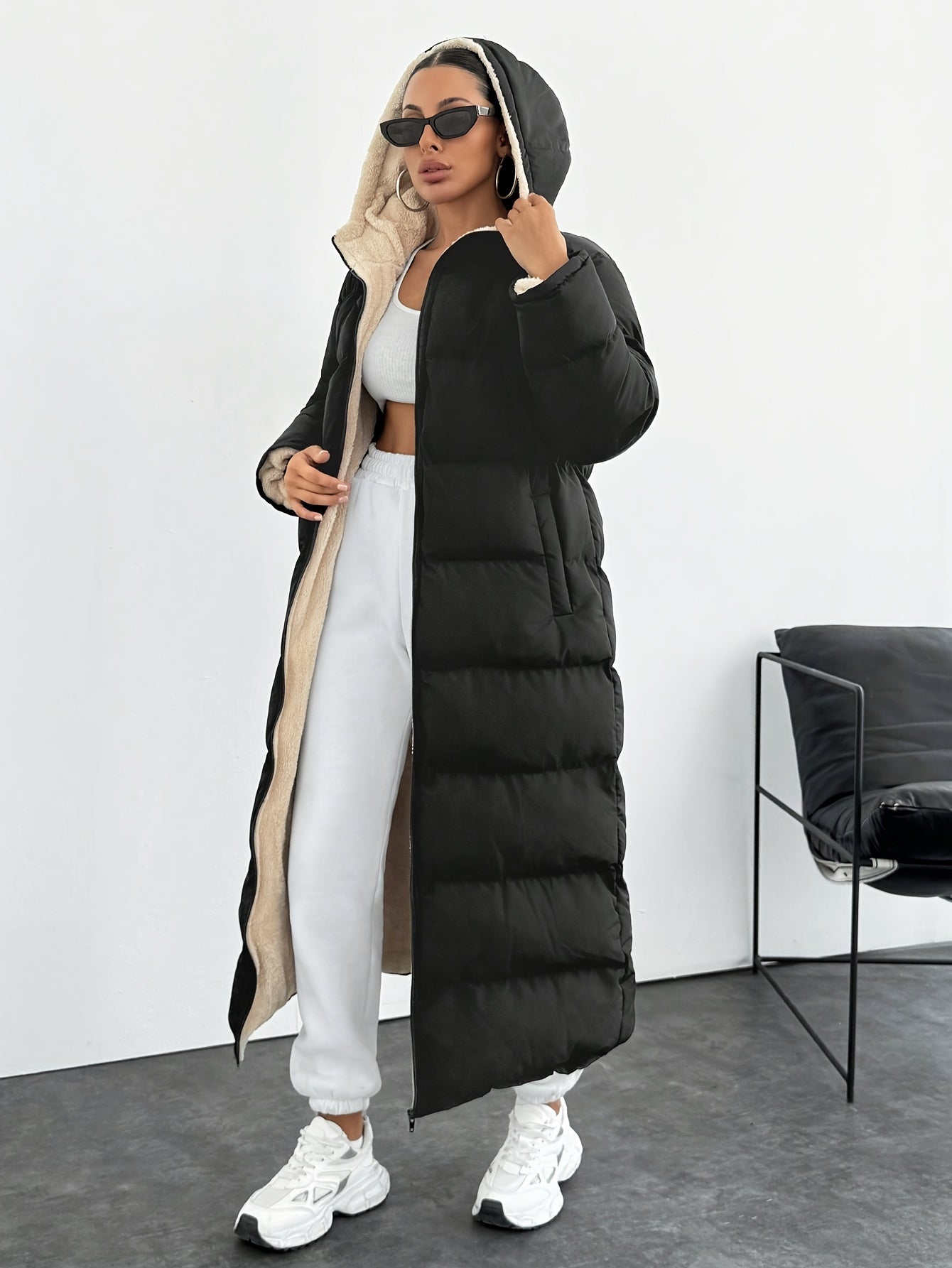 Women's Black Long Puffer Coat Windproof Hooded Winter Jacket with Side Pockets