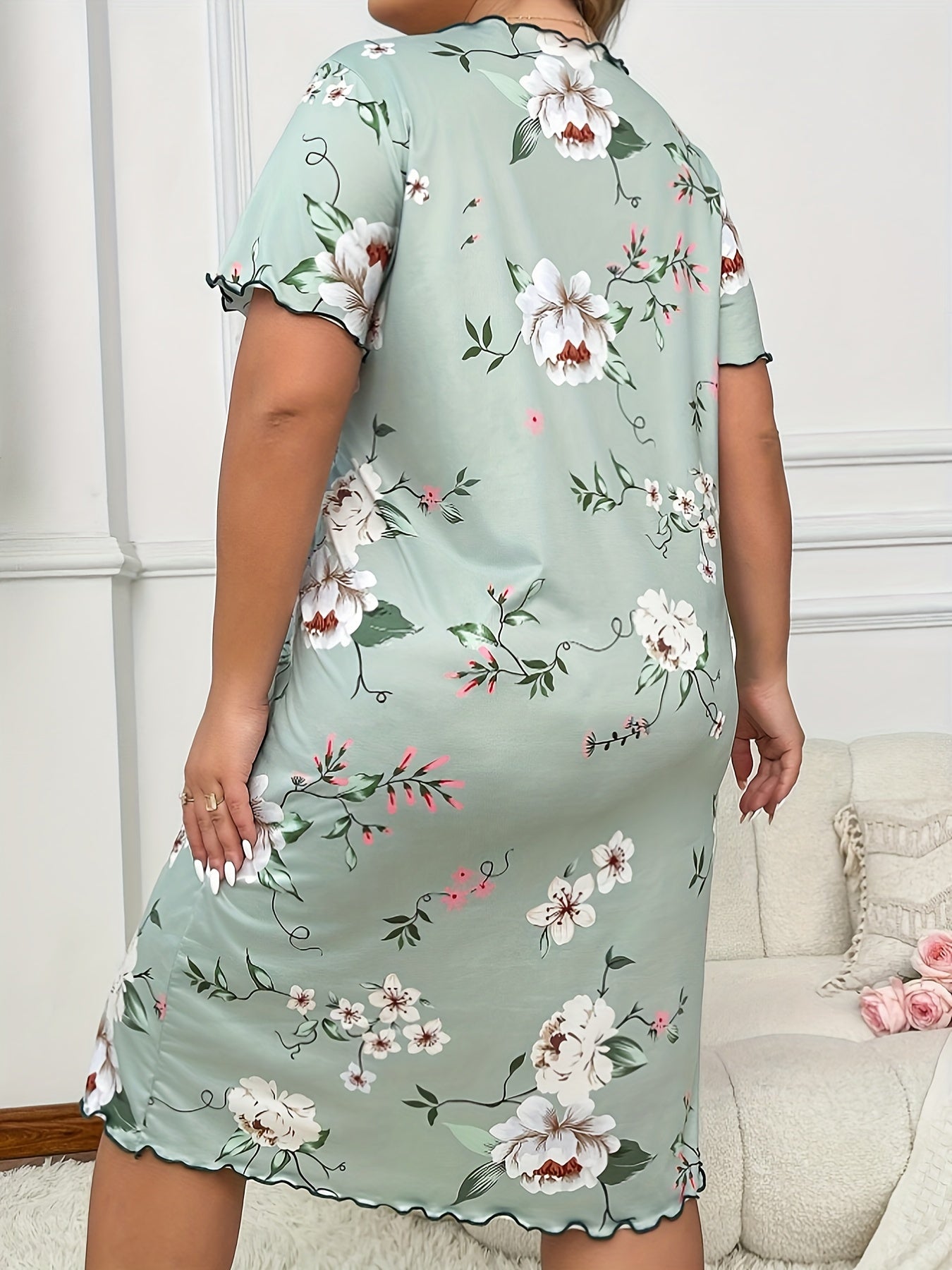 Ayollar uchun katta o'lchamli gullik bosma qisqa qo'lqopli kechki kiyim dam olish uchun