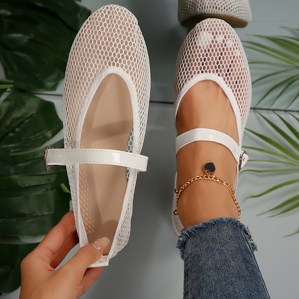 Women's Mesh Flats Lightweight Slip-On Casual Shoes in Solid Colors