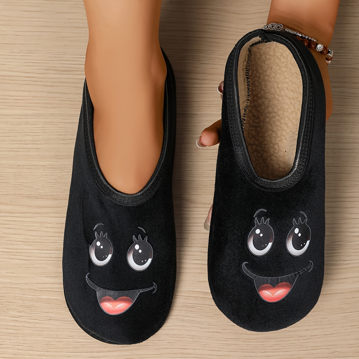 Women's Slip-On Slippers Breathable Fabric Soft Sole Indoor Outdoor Shoes