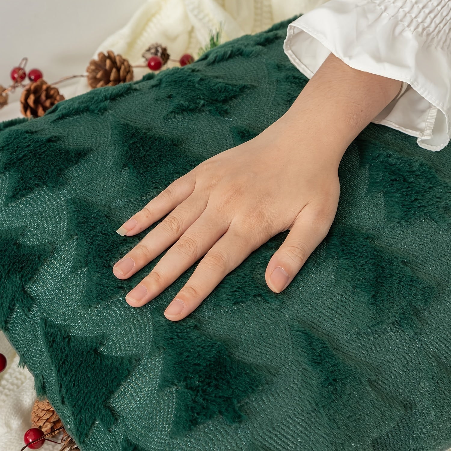 Christmas Tree Pillow Cover Faux Fur Jacquard 45.72cm Zippered Washable Home Decor