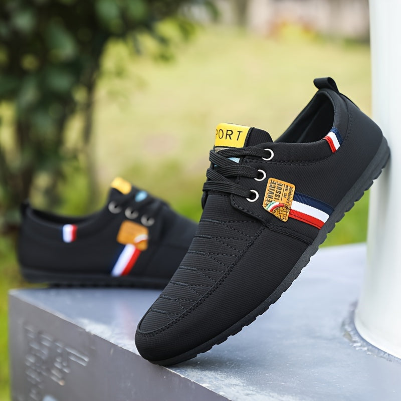 Katta o'lchamdagi erkaklar uchun mustahkam rangdagi biznes uslubidagi yurish poyafzallari, sirpanmaydigan shoelace dizayni va yumshoq, bardoshli taglik bilan.