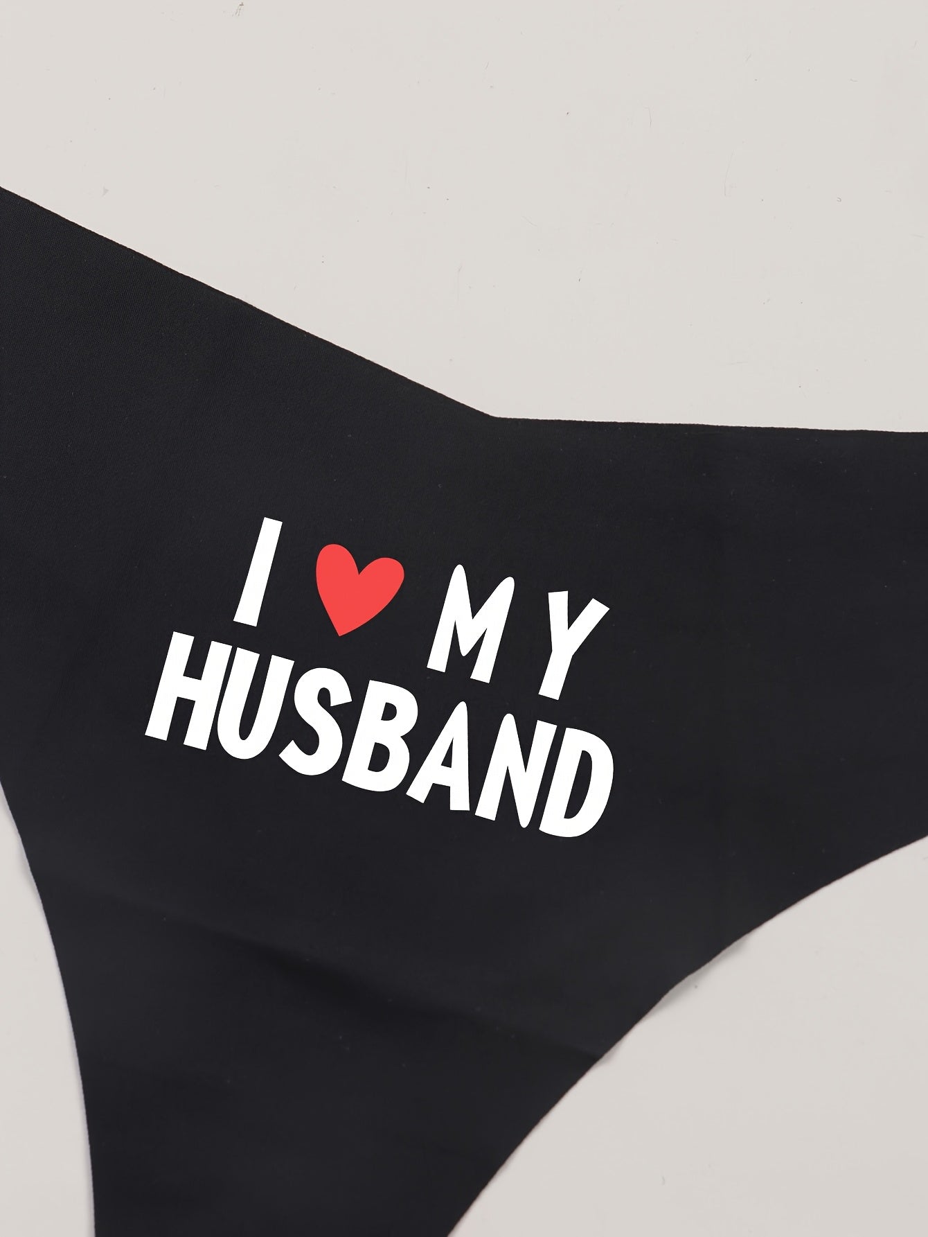 1 dona ayollar uchun qorong'ida porlaydigan thong ichki kiyim, qulay polyamid to'qima matodan tayyorlangan.