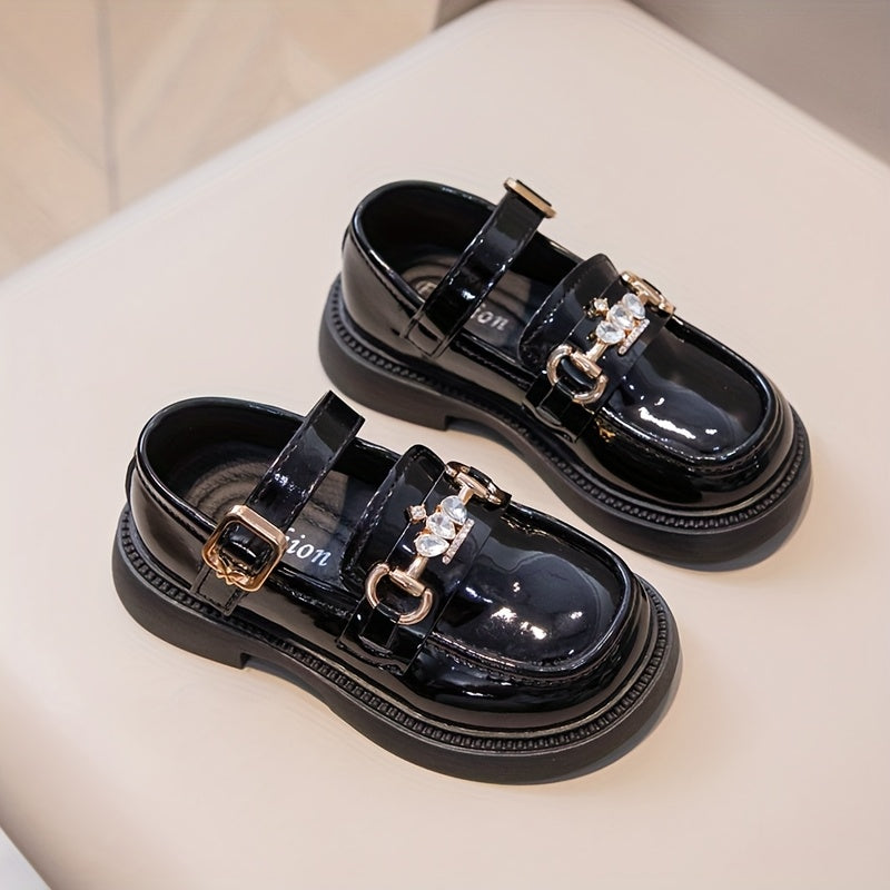 Zapatos planos tipo Mary Jane para niñas con diseño de corazón, de microfibra ligera y cuero sintético, en negro o blanco