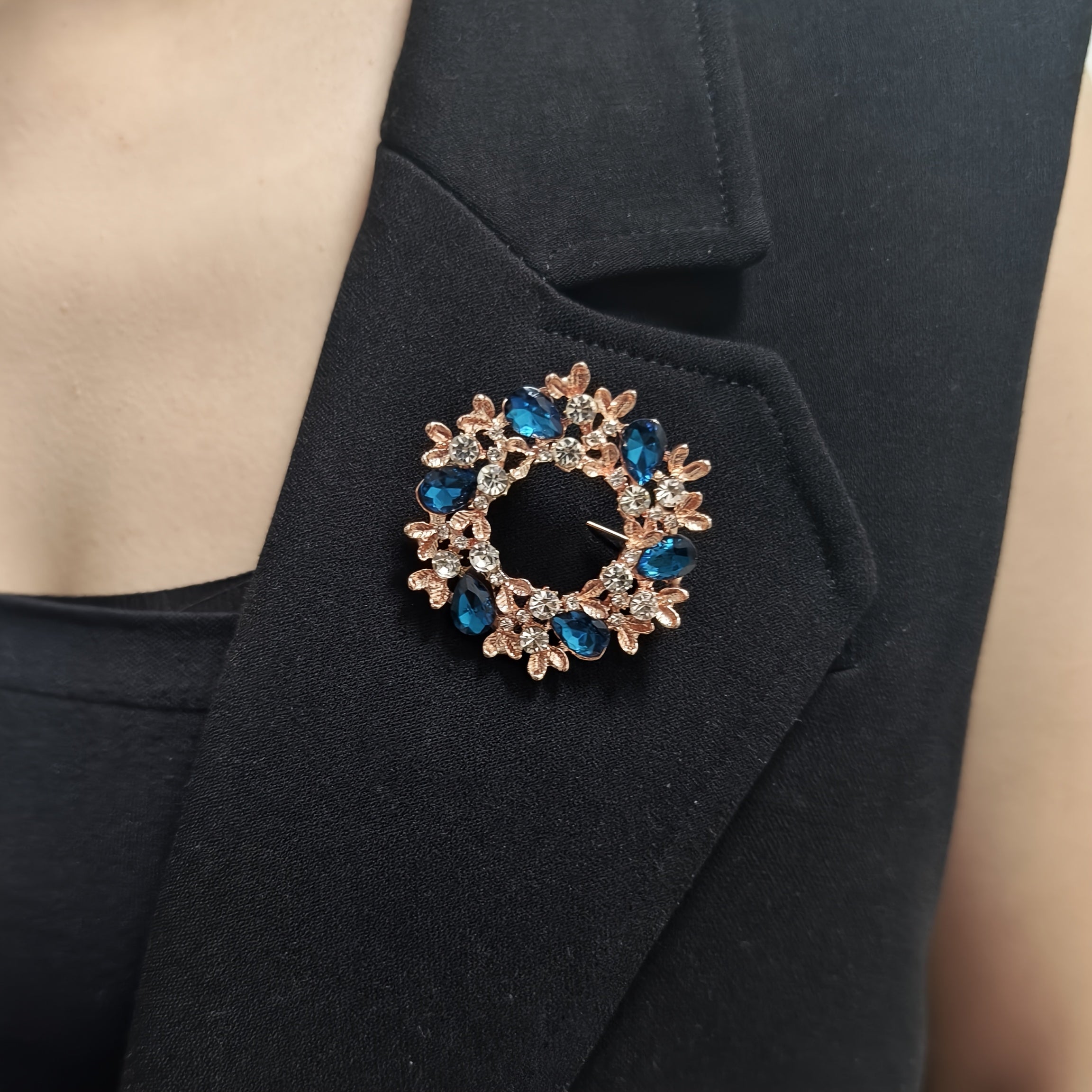 Vintage Alloy Brooch Set with Rhinestones and Luxurious Accents for Women