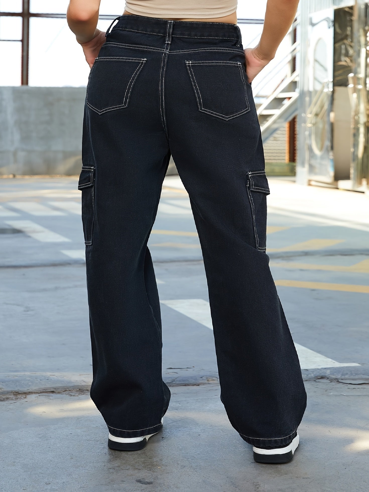 Женские брюки карго из смеси вискозы больших размеров с карманами и молнией