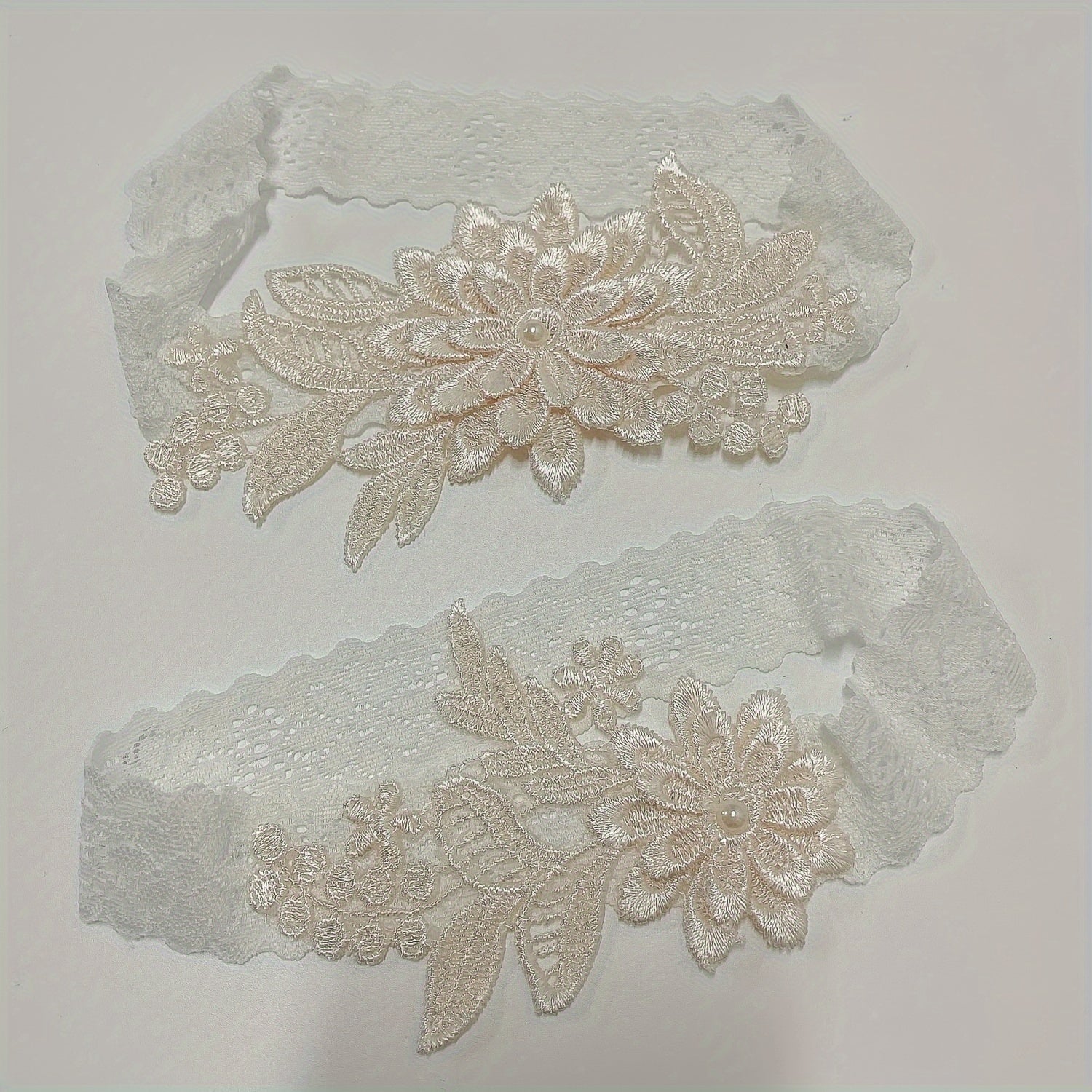 Wedding Garter Set Lace Bridal Garter Belt with Faux Pearl Decorations and Floral Design
