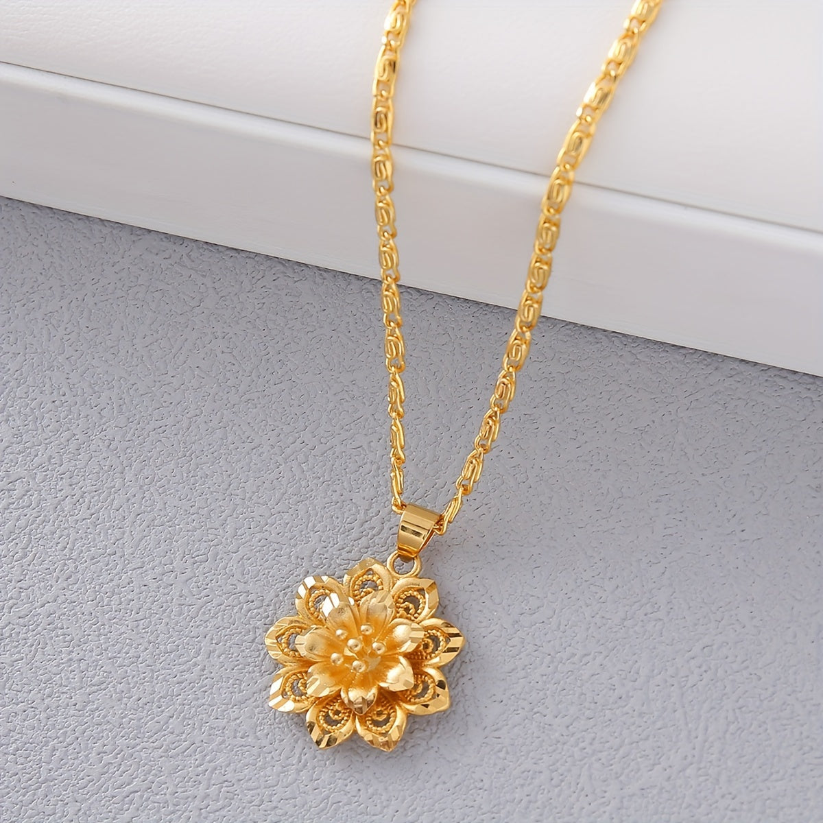 Women's Floral Pendant Necklace Gold-Plated Copper Elegant Jewelry
