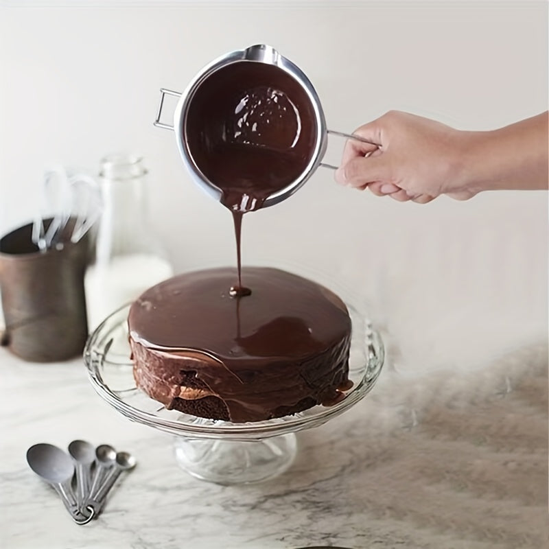 1 часть пароварки, используемой для плавления шоколада и масла, а также для нагрева масла и плавления воска. Может использоваться как кухонная утварь, гаджет или аксессуар.