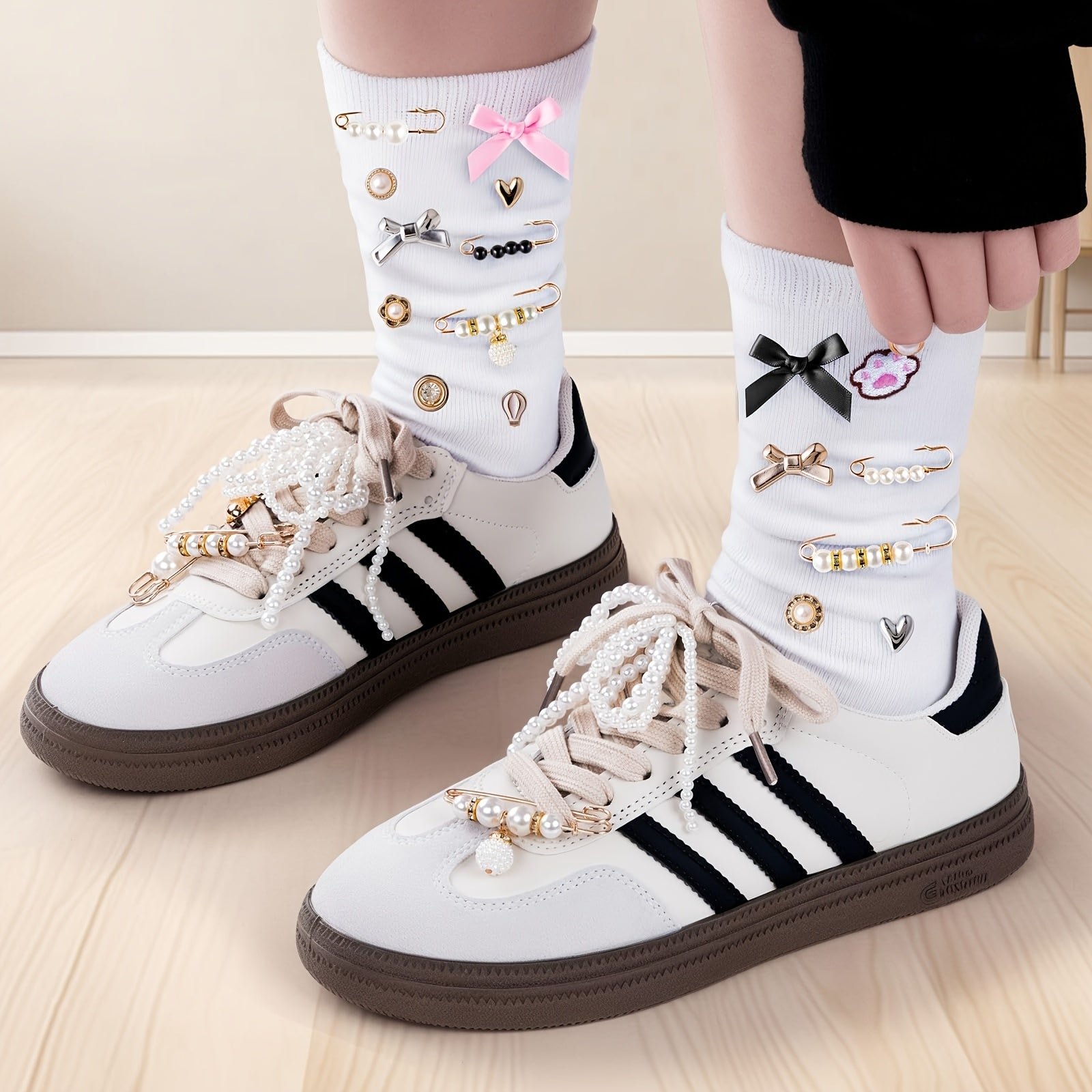 Women Sports Shoe Socks Set With Pearl Shoelace Decorations and Brooches