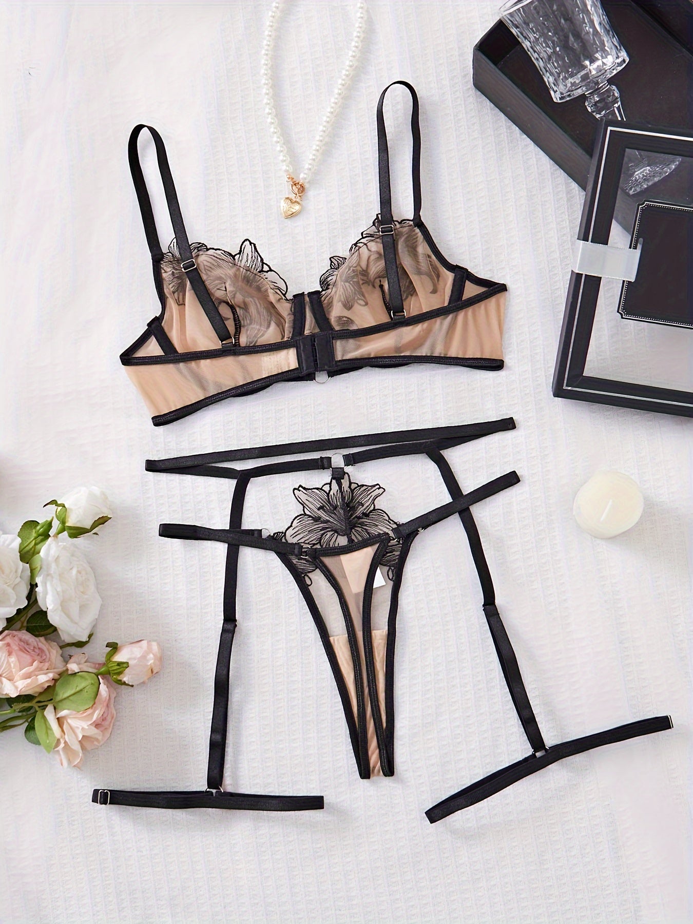 Ayollar uchun ichki kiyim to'plami