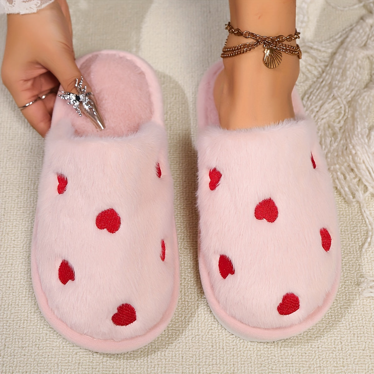 Women's Winter Slippers with Heart Pattern Non-Slip EVA Sole Cozy Warm Indoor Outdoor Black White Pink