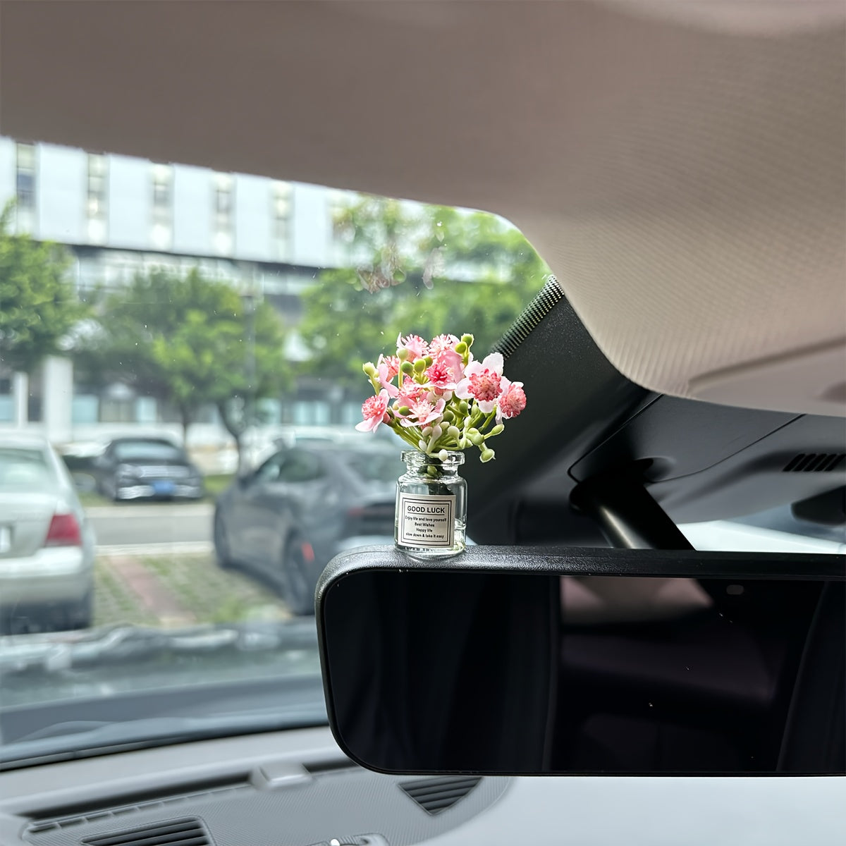 Mini White Flower Arrangement in Glass Vase Car Dashboard Decoration Plastic Ornament