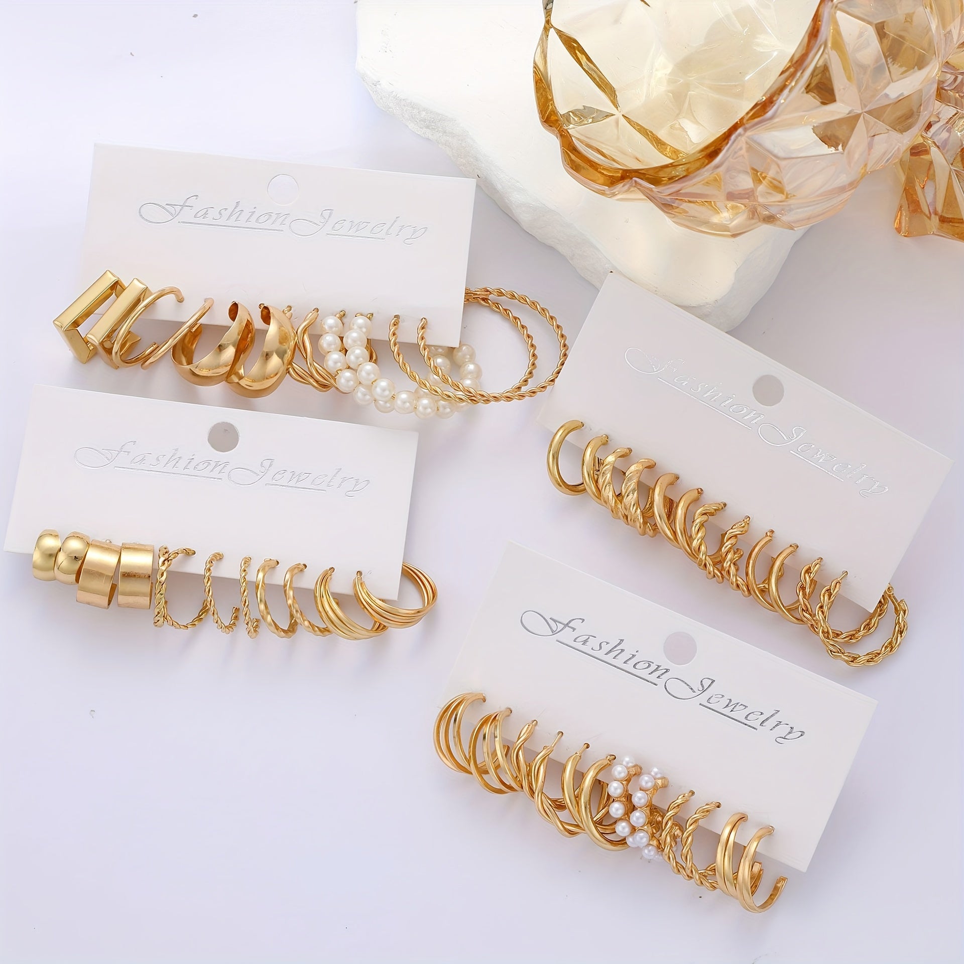 48 ta nafis va oddiy dizayndagi ayollar uchun doira shaklidagi ziraklar to'plami, sun'iy marvaridlar bilan bezatilgan. Har kuni kiyish uchun mukammal va ajoyib bayram sovg'asi bo'ladi.