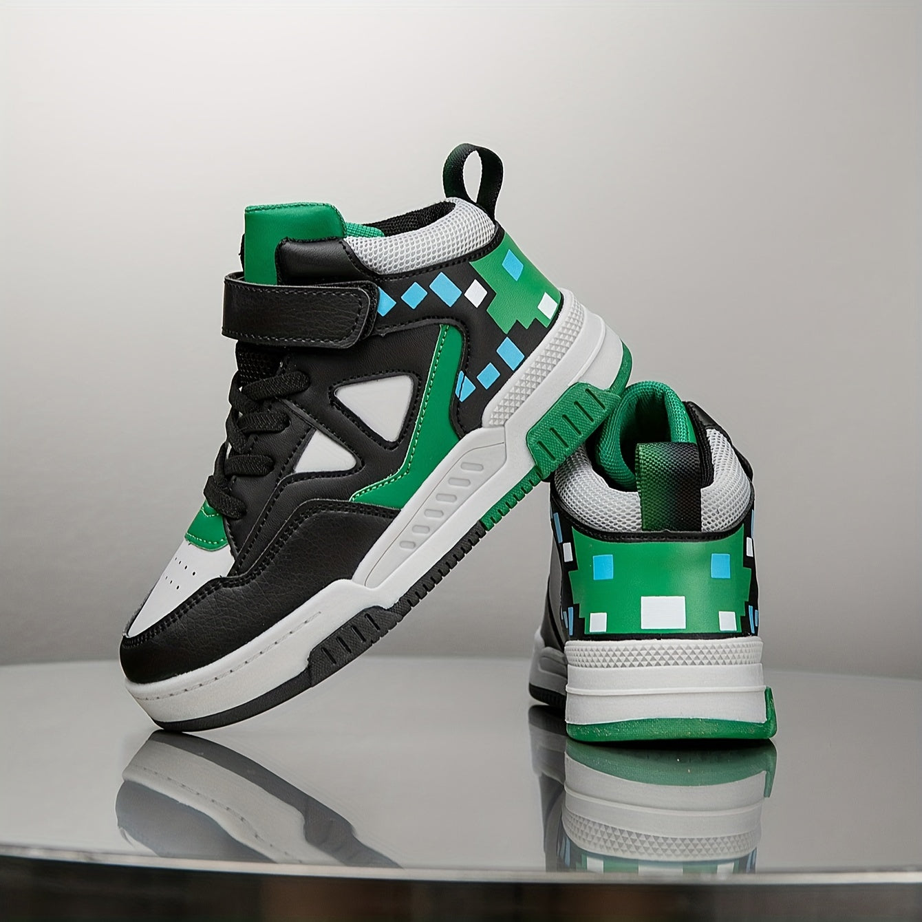 Bolalar uchun yuqori to'plamli krossovkalar, yopishqoq yopish bilan, barcha mavsumlar uchun nafas oladigan va qulay, zamonaviy geometrik naqsh bilan.