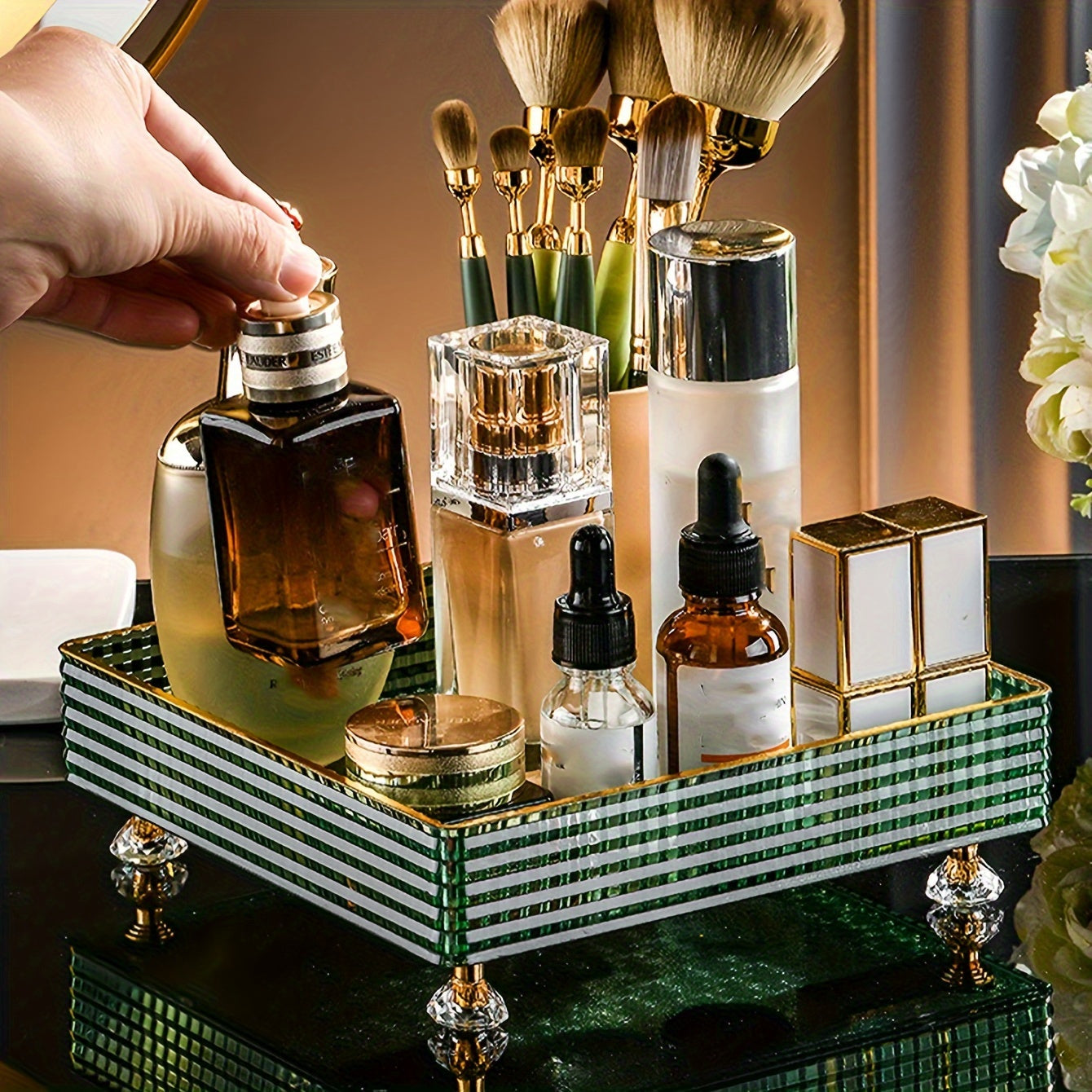 Kosmetika saqlash uchun stol usti tishli va parfyumeriya hamda makiyaj uchun hamma uchun qulay saqlash tashkilotchisi