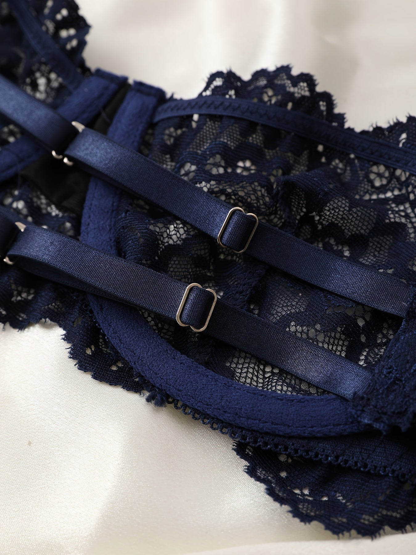 Mintaqaviy uslubdagi Pure Desire dantel ikki qismli ichki kiyim to'plami