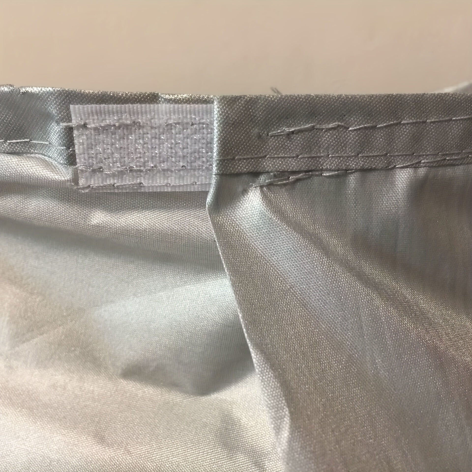 DIY soch kesish uchun sartarosh soyabon dizayniga ega polyester soch kesish paltosi, sartaroshlar uchun ideal.