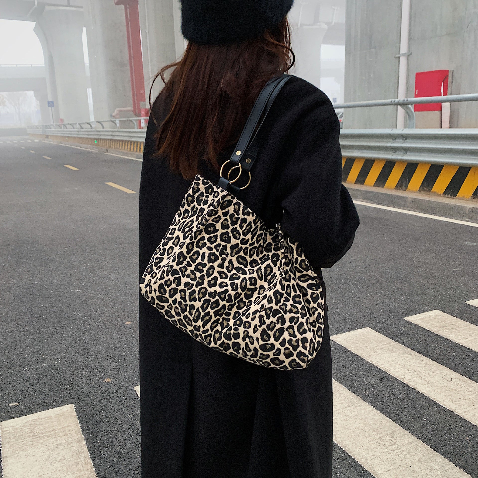 Leopard Print Tote Bag for Women Fabric Black and Gold Large Capacity for Shopping and Commuting