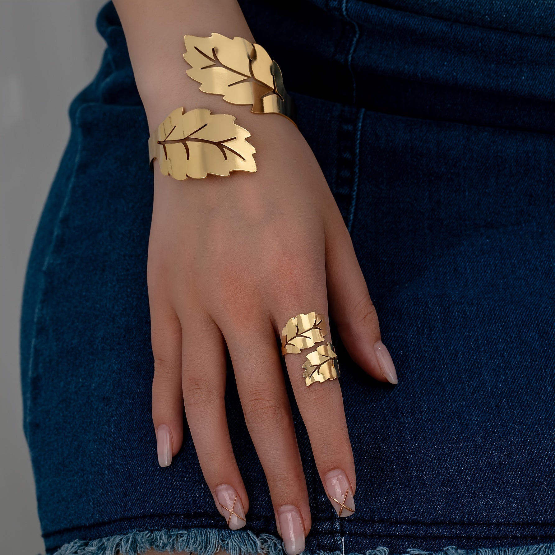 Women’s Leaf-Shaped Alloy Bangle and Ring Set for Everyday or Special Occasions