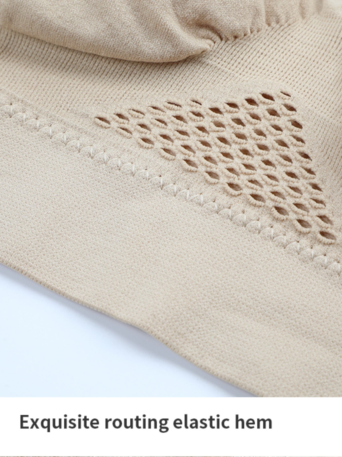 Sujetador deportivo sin costuras para mujer de talla grande en color morado con malla transpirable, con relleno push-up y pads removibles