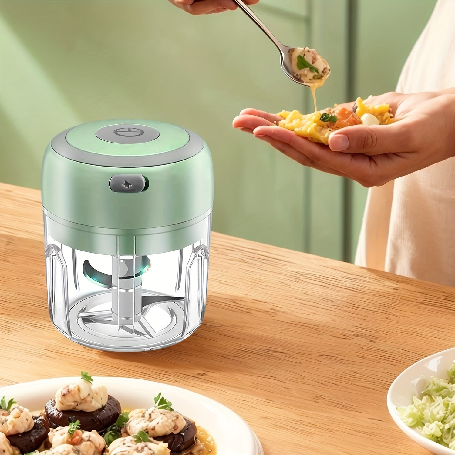 Elektr garlic masheri: Avtomatik go‘sht aralashtirish va to‘ldirish imkoniyatlariga ega ko‘p funksiyali oshxona oziq-ovqat protsessori. 8.45oz sig‘imi, USB orqali qayta zaryadlanadi, sabzavotlarni maydalash uchun 3 ta pichoq.