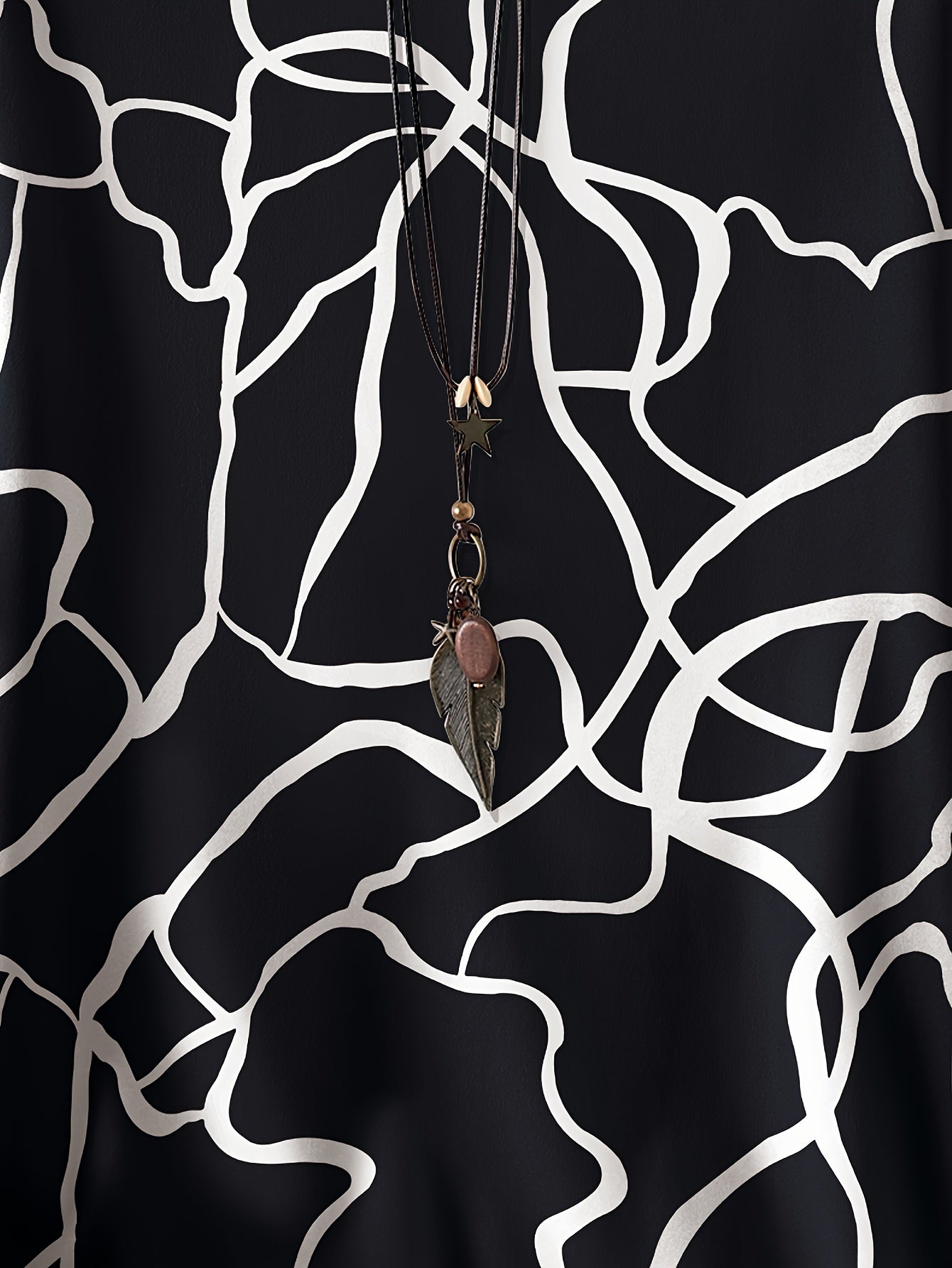 Plus Size Women's Casual T-Shirt with Line Print Short Sleeves Round Neck Polyester Blend