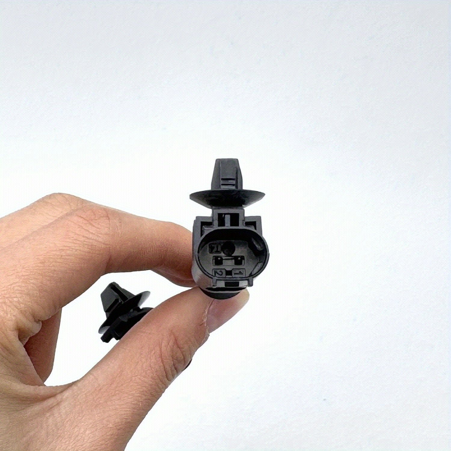 Front Right ABS Sensor for GA8 2016-2022 Automotive Part Replacement