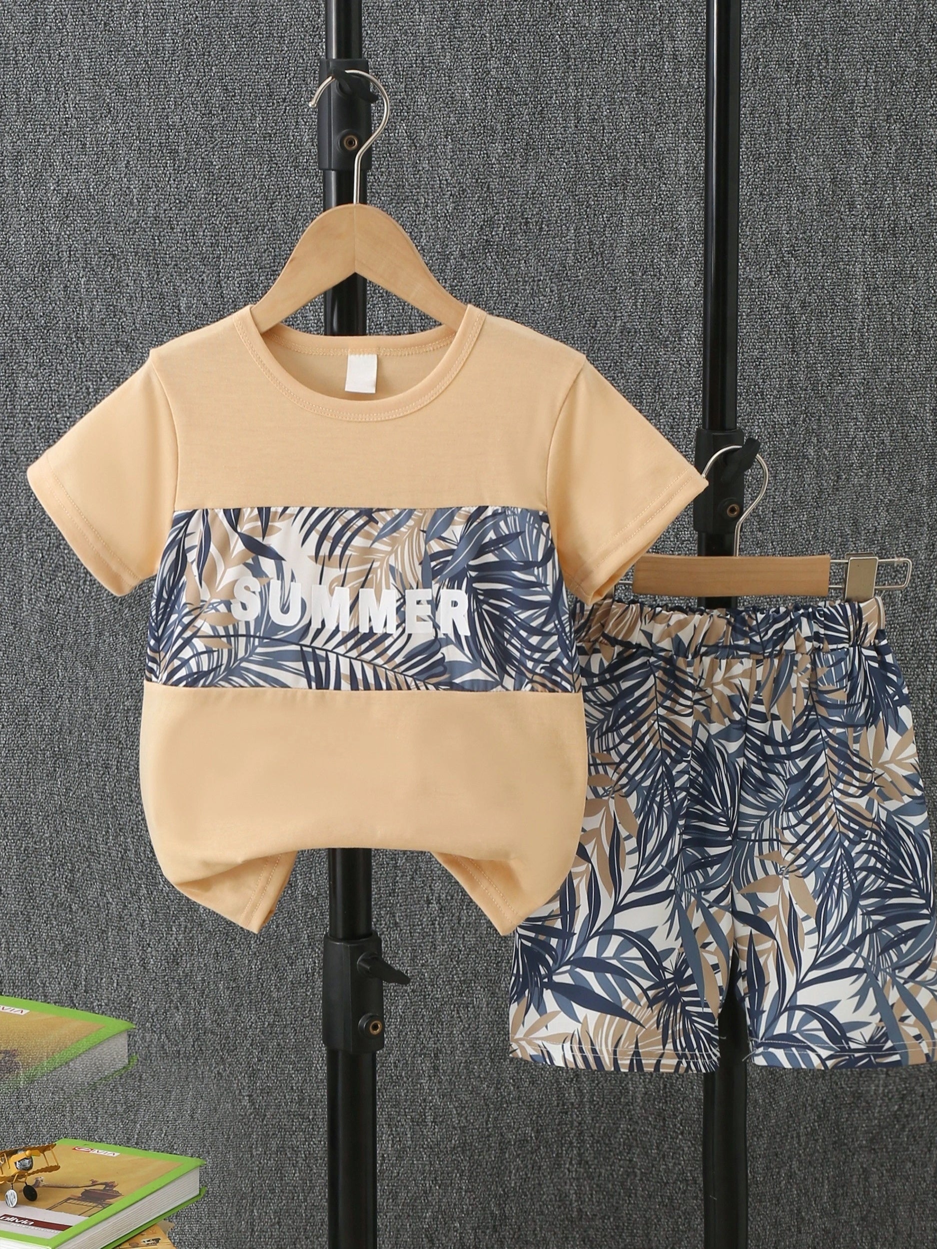 Kids Summer Leaf Print Patchwork Short Sleeve Casual Outfit in Various Colors