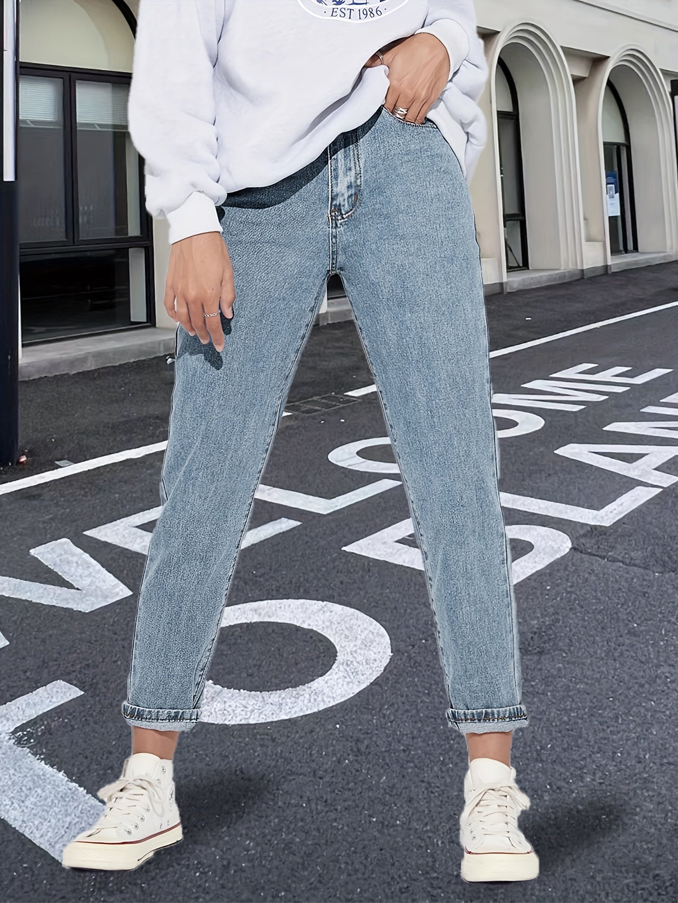 Women's Straight Non-Stretch Washed Denim Jeans with Slant Pockets