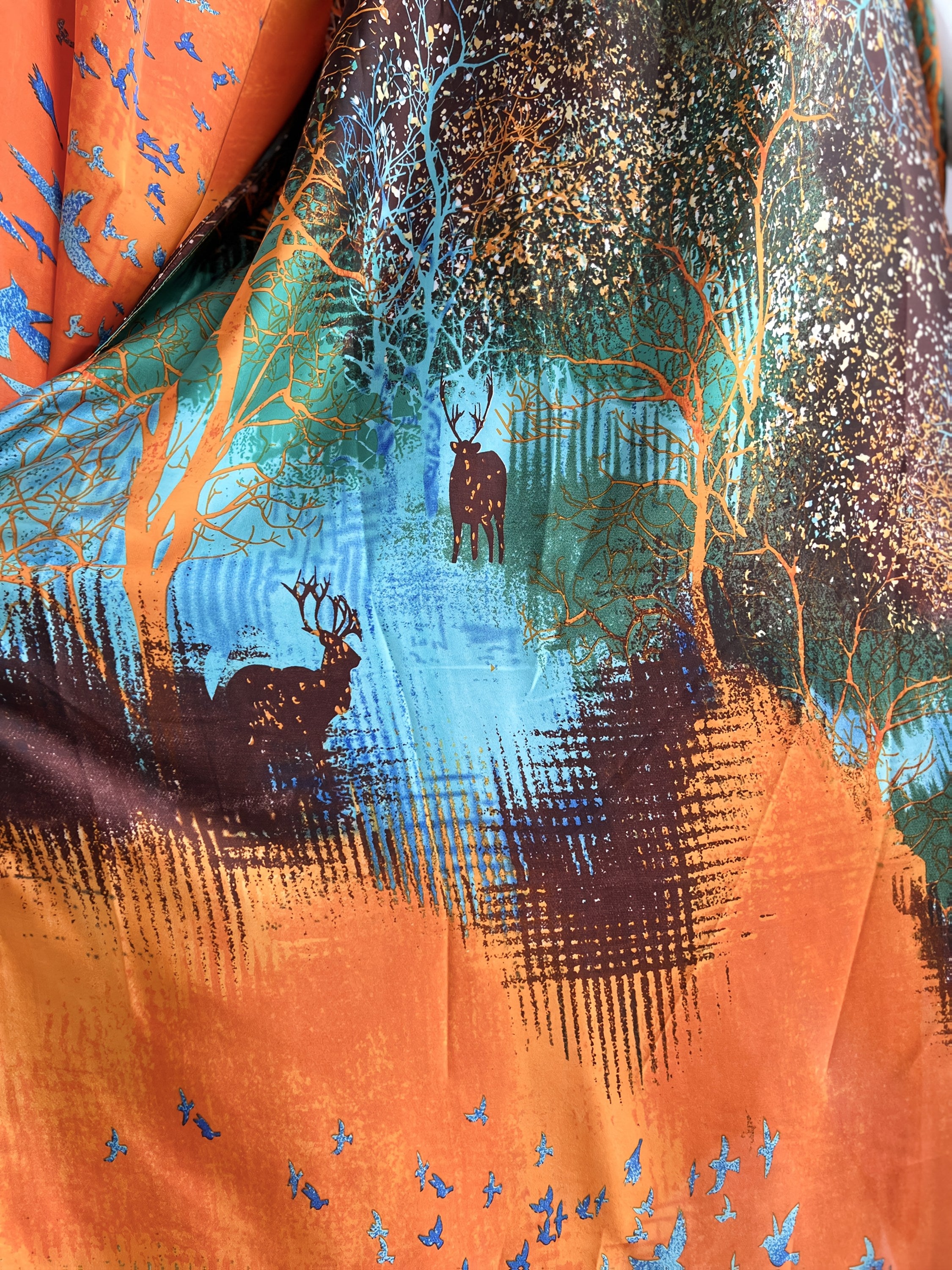 Plus o'lchamli ayollar uchun gul bosma kaftan kiyi va sharf bilan uzun tunik