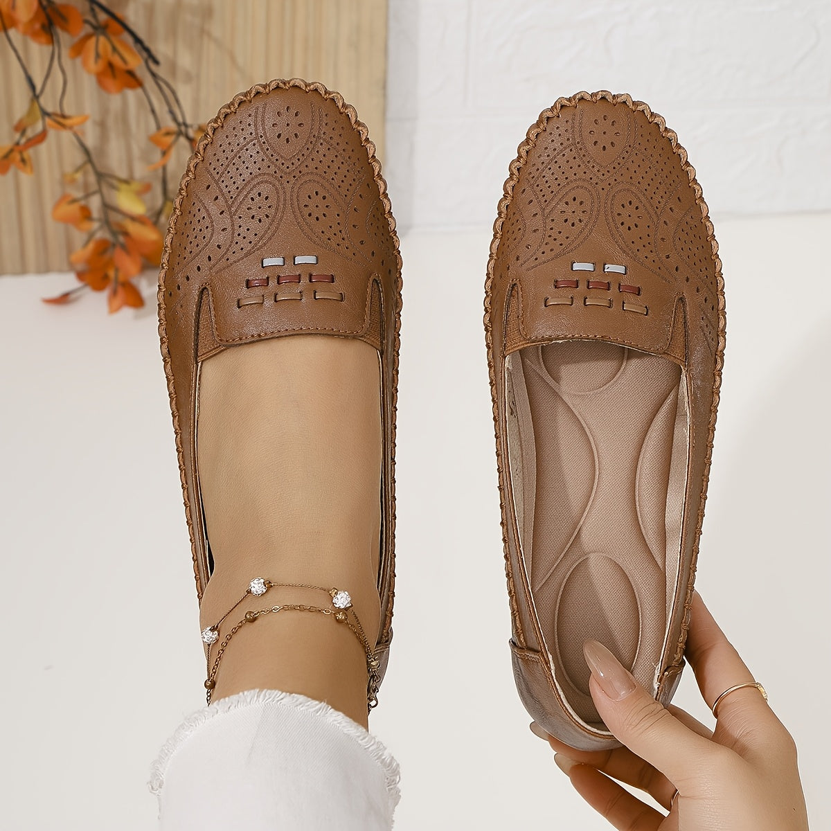 Ayollar uchun tekis poyabzal, bir rangli, kundalik, lazer bilan kiyiladigan, katta o'lcham