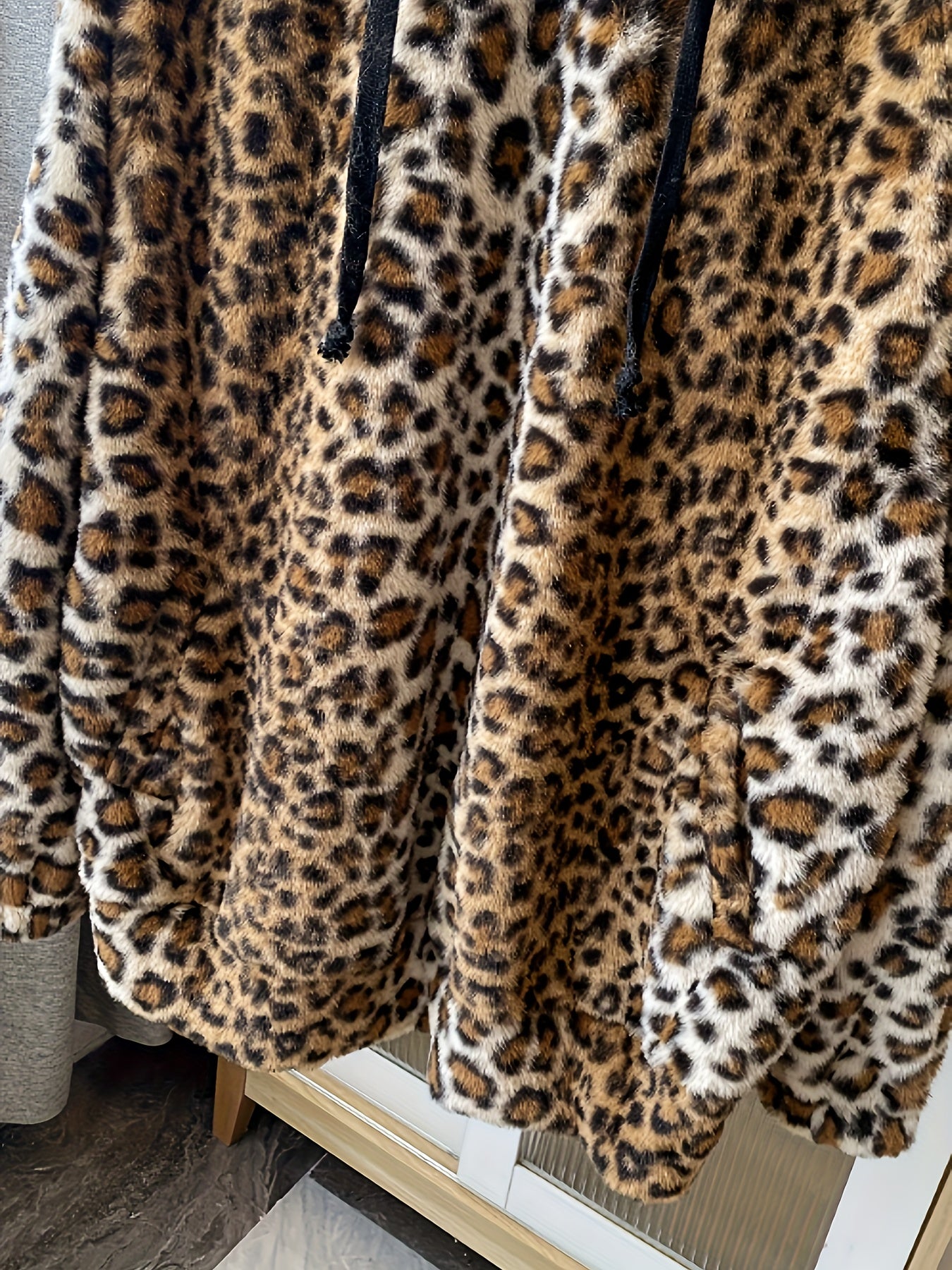 Sudadera con capucha peluda de estampado de leopardo para tallas grandes para mujer, sudadera casual de otoño e invierno