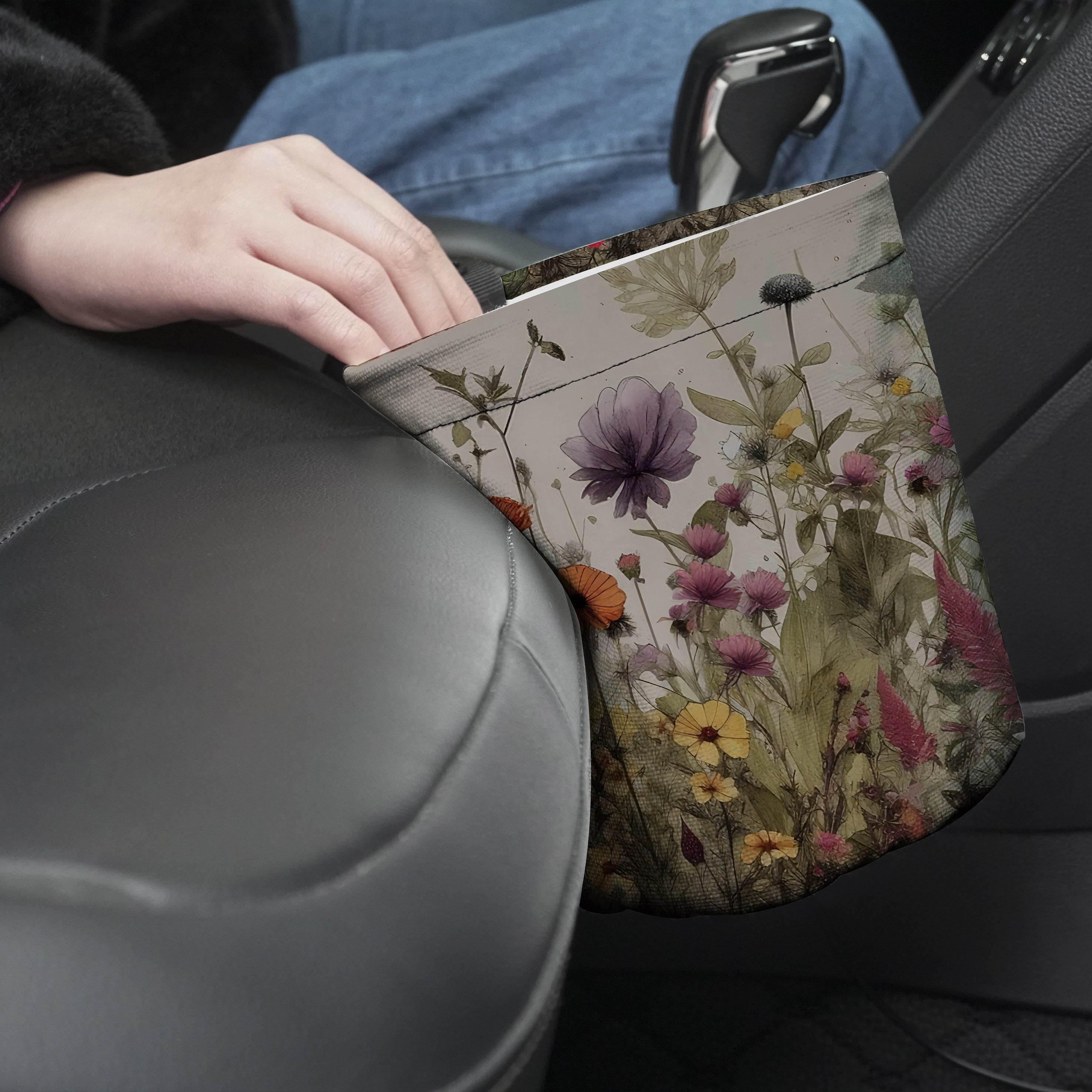 Akvarel gullar osilgan avtomobil chiqindi qutisi, avtomobil uchun oshxona, tabiatda sayohat qilish uchun chiqindi qutisi