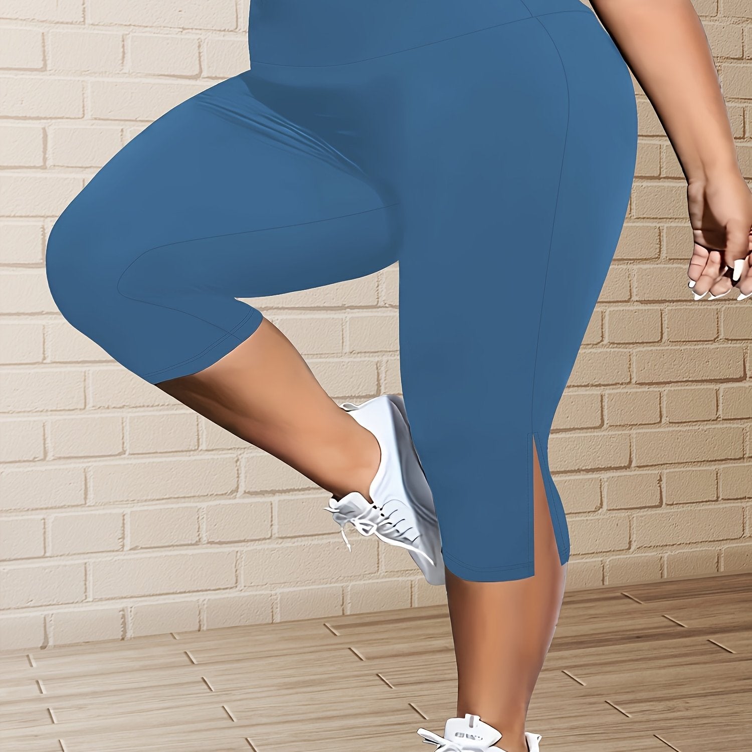 Ayollar uchun kattaroq o'lchamli yuqori belli Capri legginslar, elastik polyester, bir rangli, yoga va mashg'ulot uchun