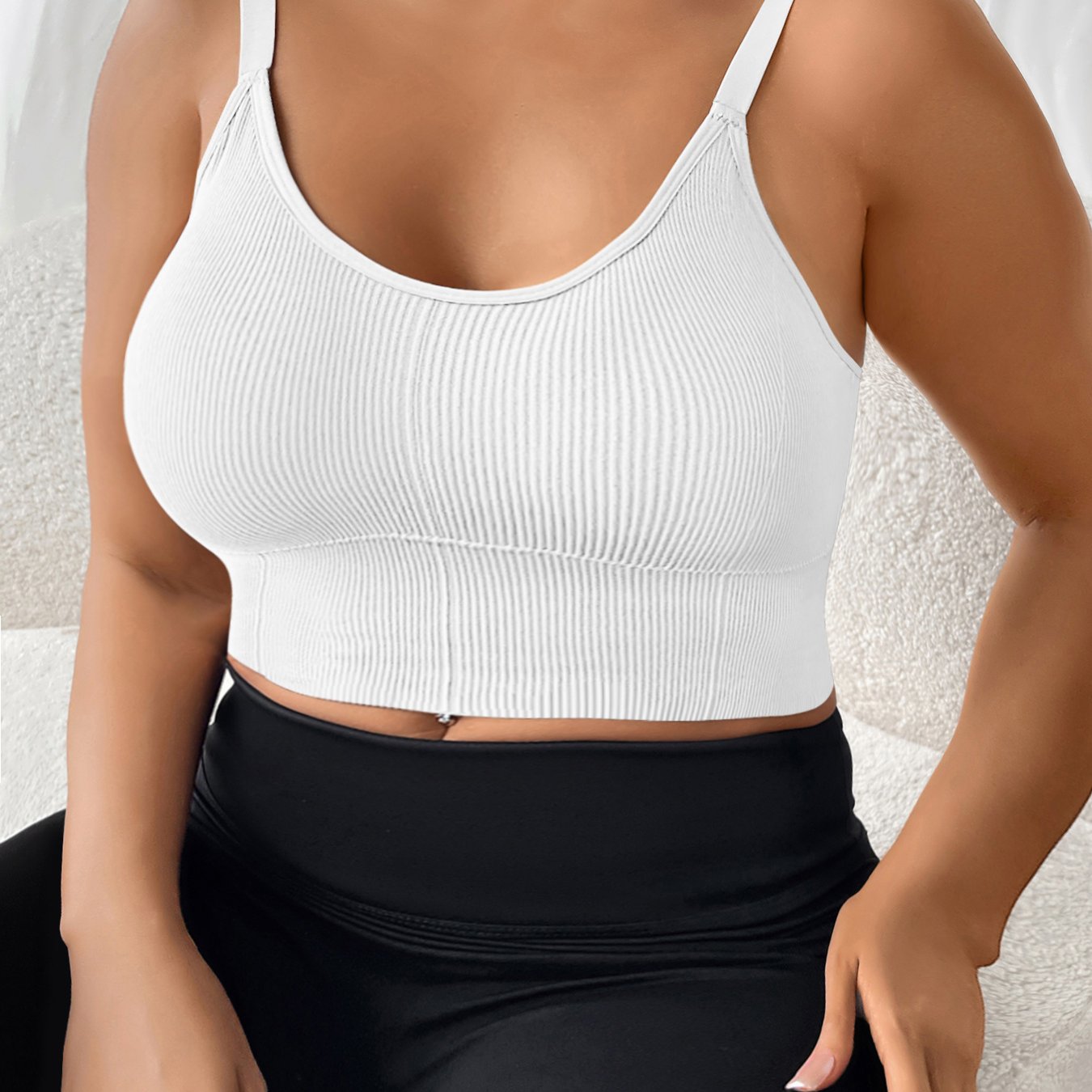 Plus o'lcham sport bra tank top to'liq rangli ribli orqa qismi bo'sh olib tashlanadigan padlar