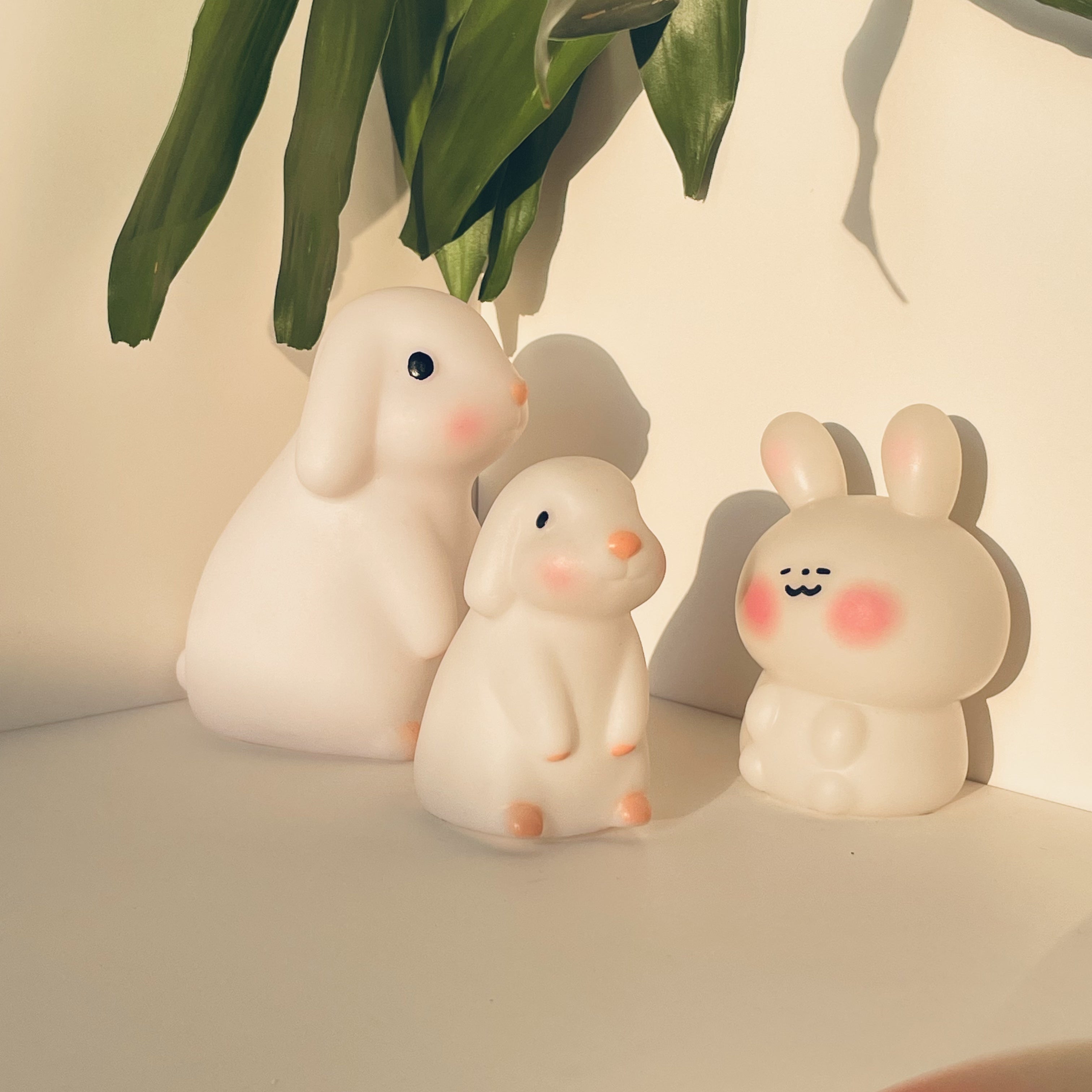 Plastic Night Light Battery Operated Desk Lamp with Switch Control for Bedside and Office Decor