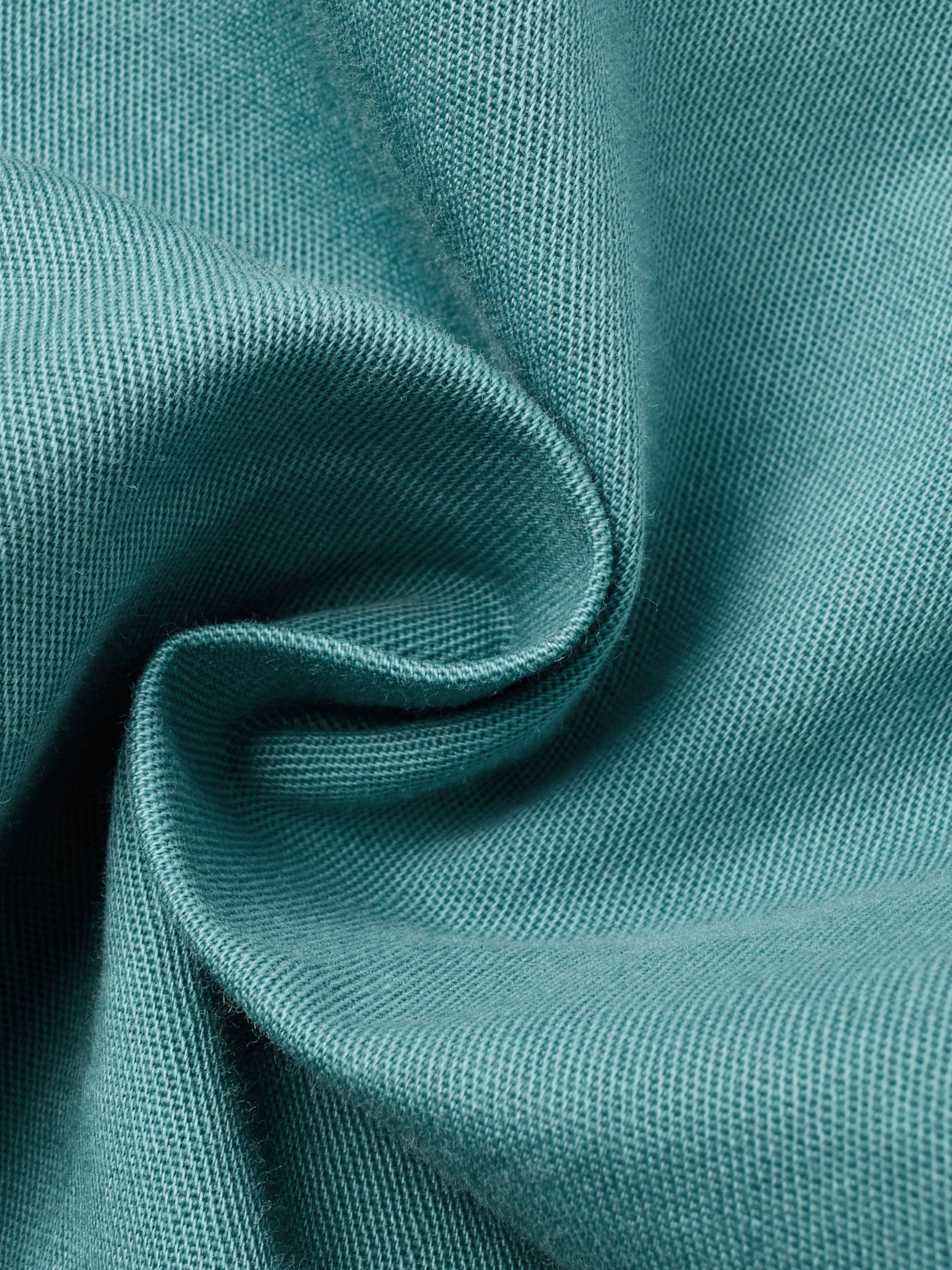 Erkaklar uchun ortiqcha kattalikdagi paxta yuk shortlari, cho'zilmaydigan, bir nechta cho'ntaklar, bir rangda, keng kesimda va to'qilgan mato.