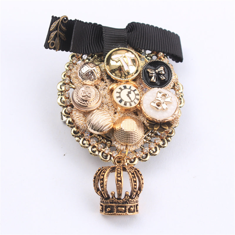 Broche de lazo con pedrería de inspiración barroca para ropa, bolsos y solapas