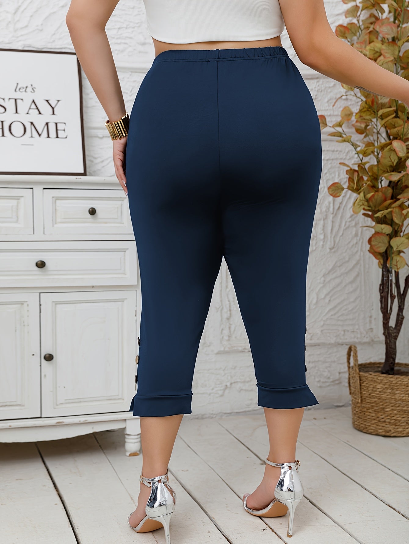 Women's Plus Size Capri Leggings with Buttons, Stretchy, Solid Color