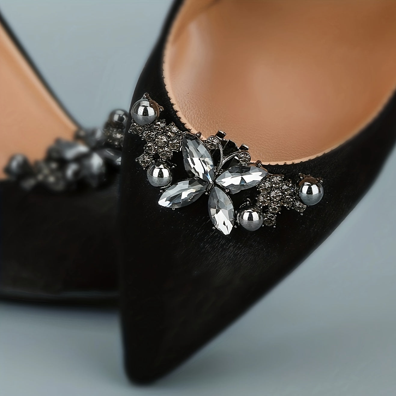 Ayollar uchun qora rhinestone farfalla poyabzal tokchalari, yuqori poshnalar uchun